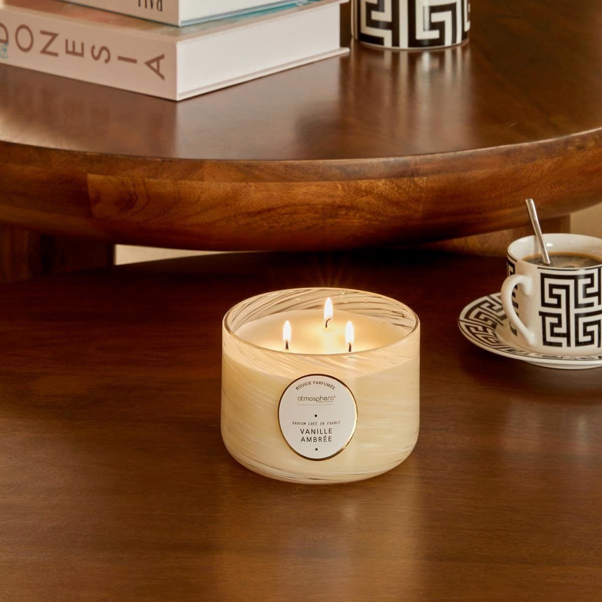 Voir la diapositive 2 : ATMOSPHERA Bougie parfumée design  wavy  540g vanille ambrée