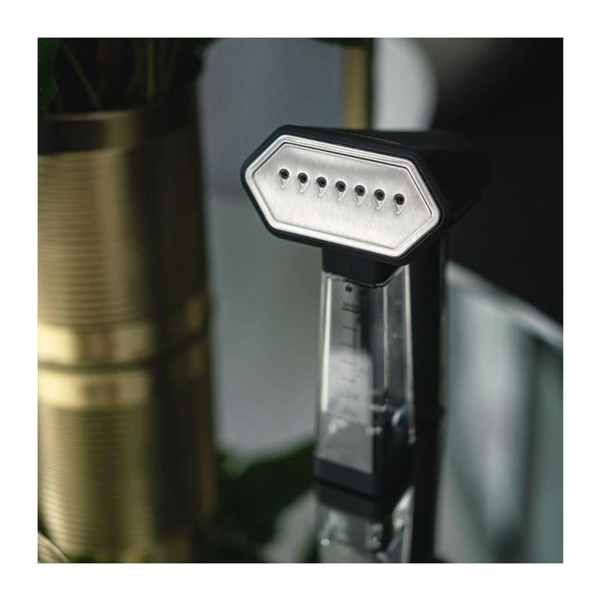 Voir la diapositive 4 : Steamone Défroisseur vapeur STEAMONE SN200B - portatif - 28g/min