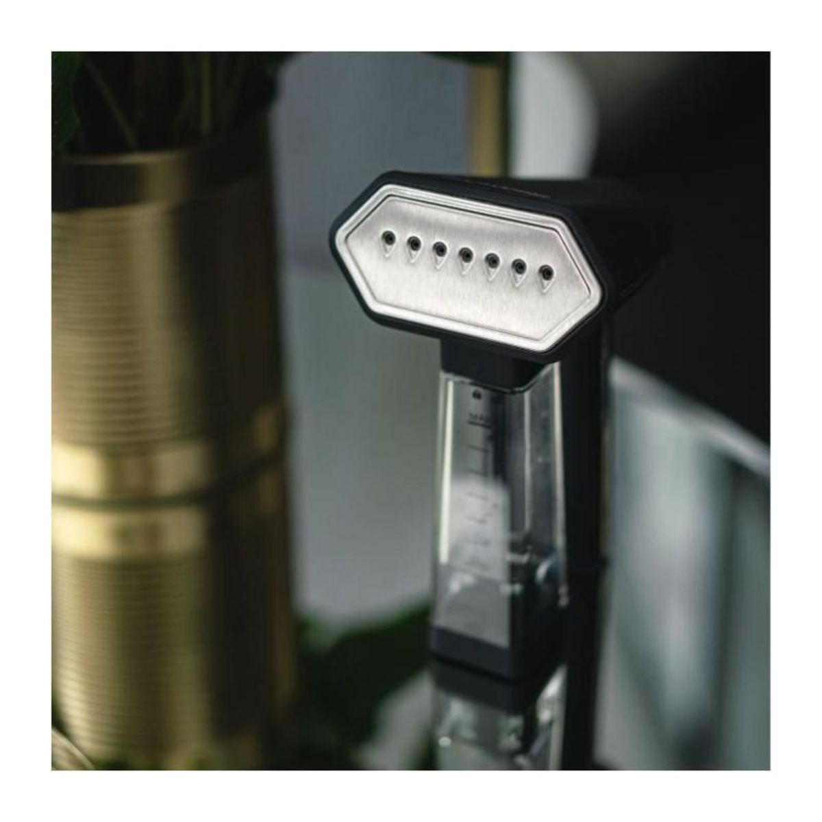 Steamone Défroisseur vapeur STEAMONE SN200B - portatif - 28g/min