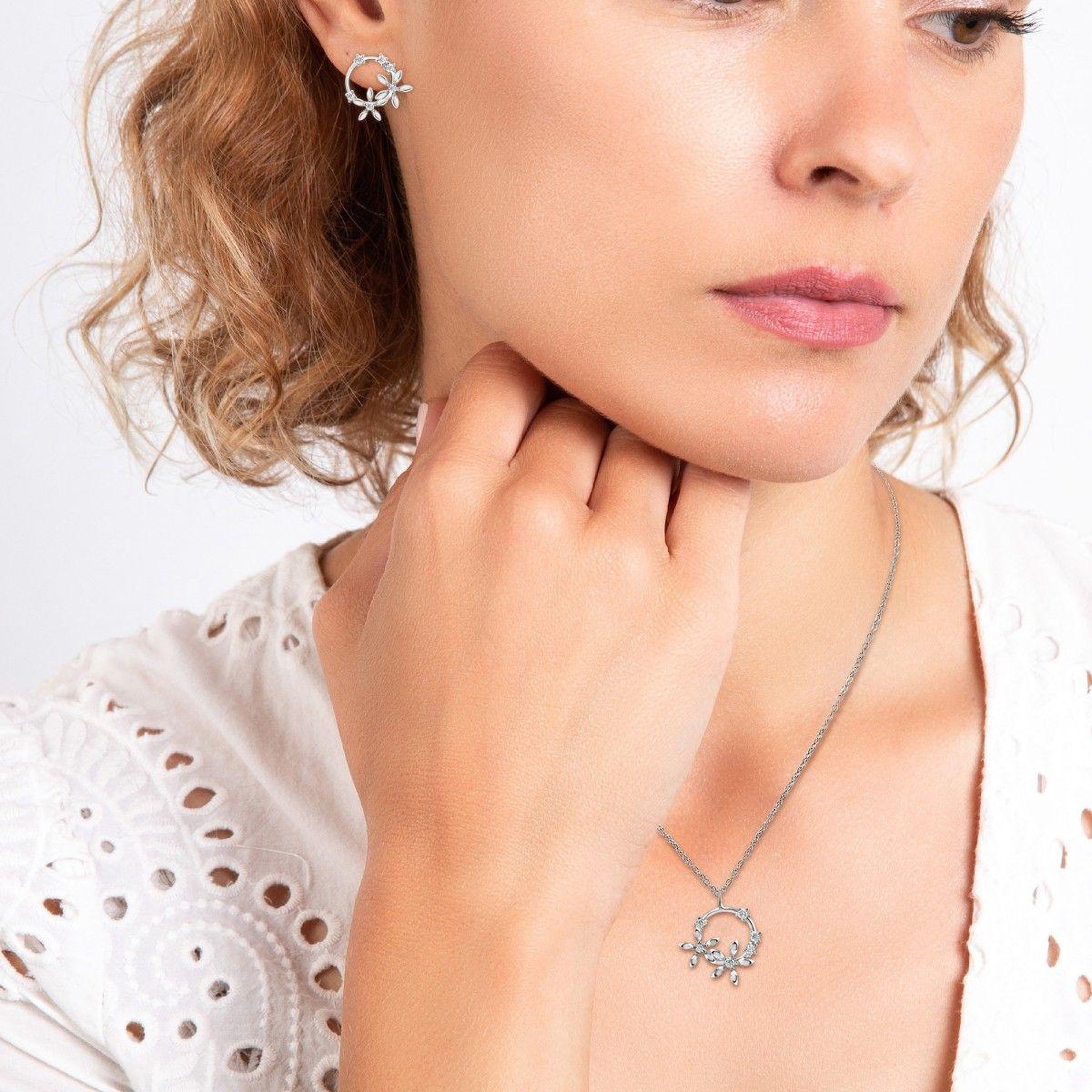 Voir la diapositive 2 : SC CRYSTAL Parure Fleurs par SC Crystal ornée de Cristaux scintillants
