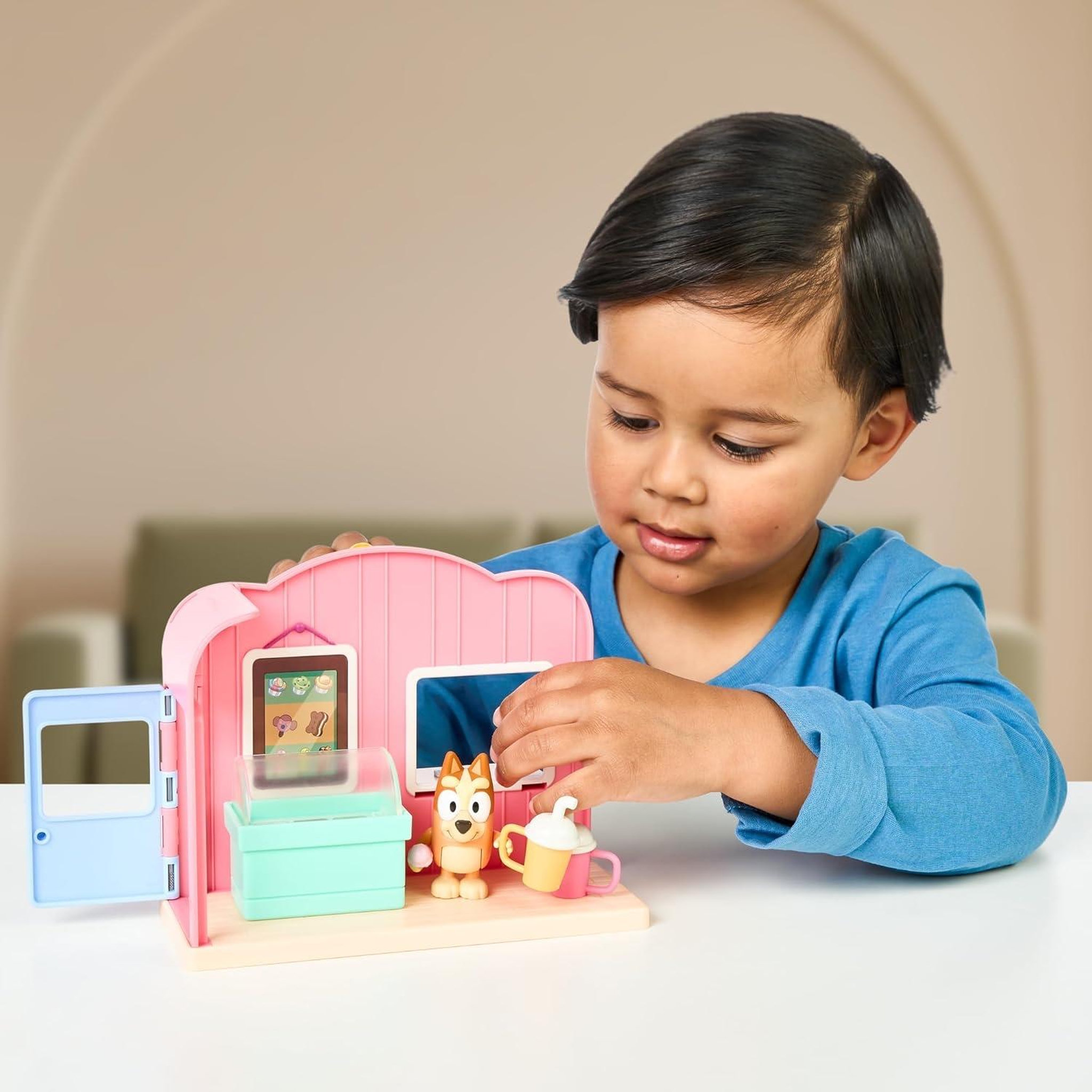 Voir la diapositive 5 : MOOSE TOYS BlueY Mini set de jeu - Magasin de glaces
