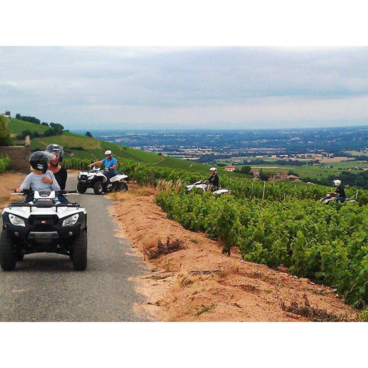 Smartbox Randonnée d'1h en quad pour 2 adultes et 1 enfant près de Limoges - Coffret Cadeau Sport & Aventure