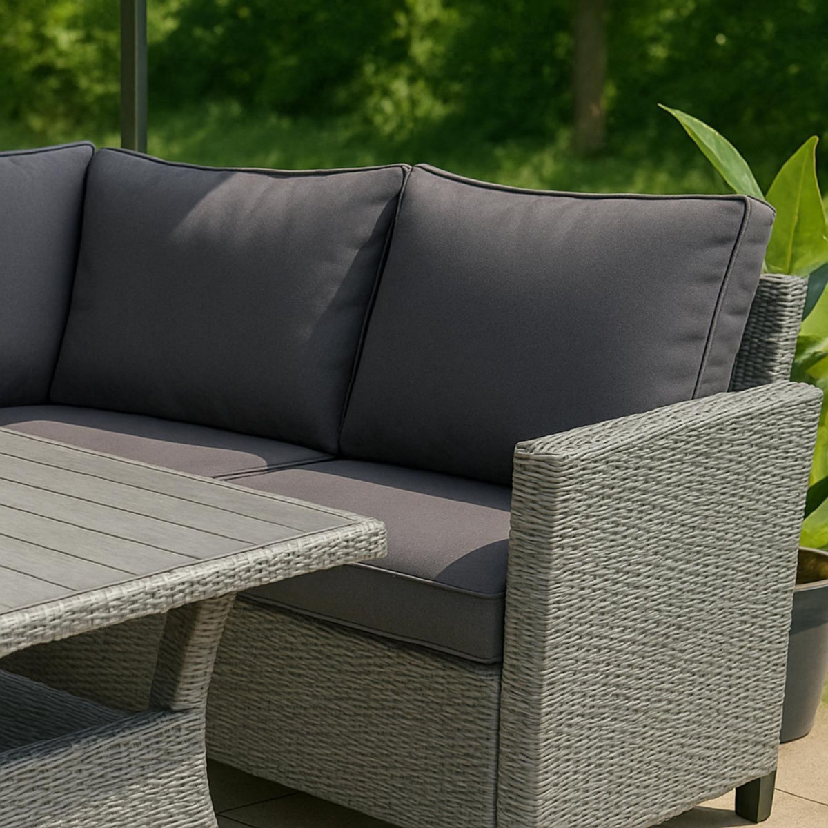 CONCEPT USINE Salon de jardin d'angle 6 places en résine tressée grise avec table TAHAA