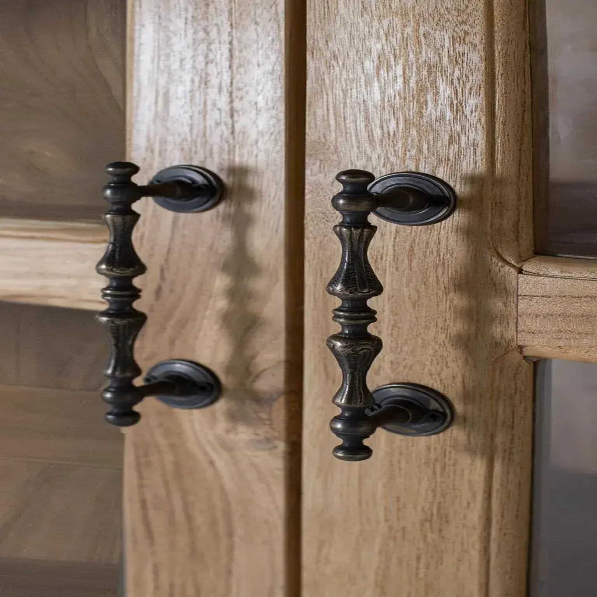 Voir la diapositive 5 : GINER Y COLOMER SL Vitrine en bois de teck 130 cm style rustique