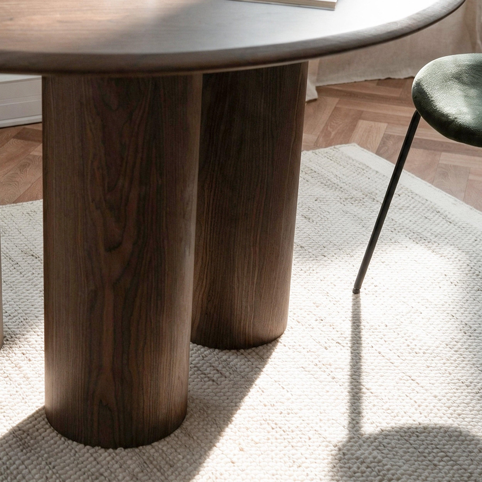 Voir la diapositive 6 : MAISON PAVANE Table organique en placage noyer, 6 personnes-Aya