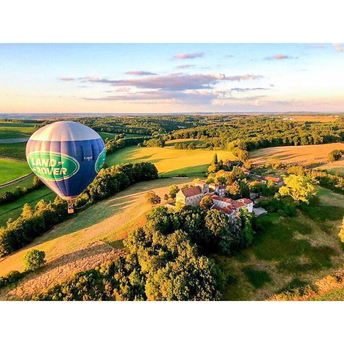 Smartbox Vol en montgolfière pour 2 personnes près d'Angoulême - Coffret Cadeau Sport & Aventure