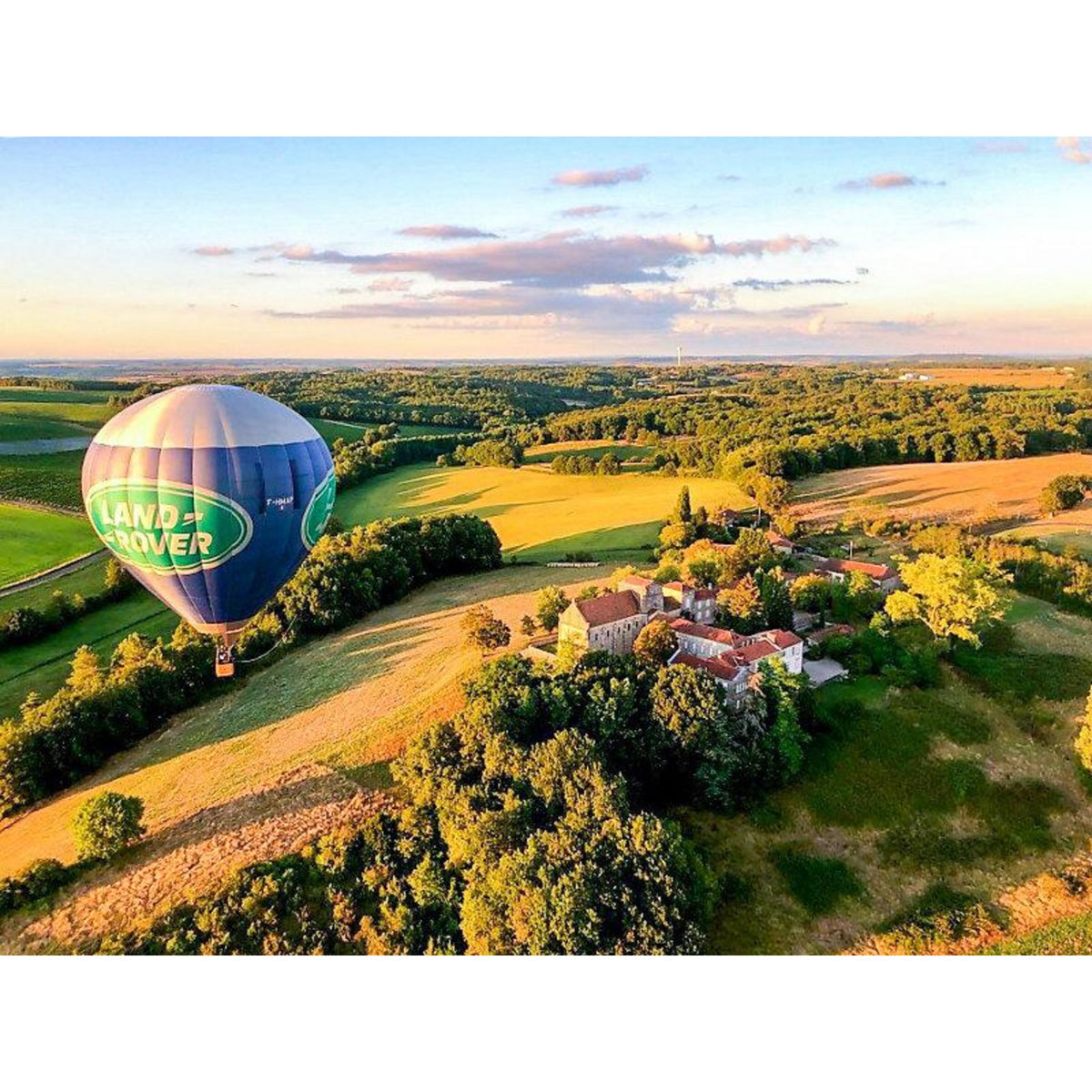 Smartbox Vol en montgolfière pour 2 personnes près d'Angoulême - Coffret Cadeau Sport & Aventure