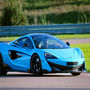 Voir la diapositive 3 : Smartbox Stage de pilotage : 3 tours sur le circuit de La Ferté-Gaucher en McLaren 600LT - Coffret Cadeau Sport & Aventure