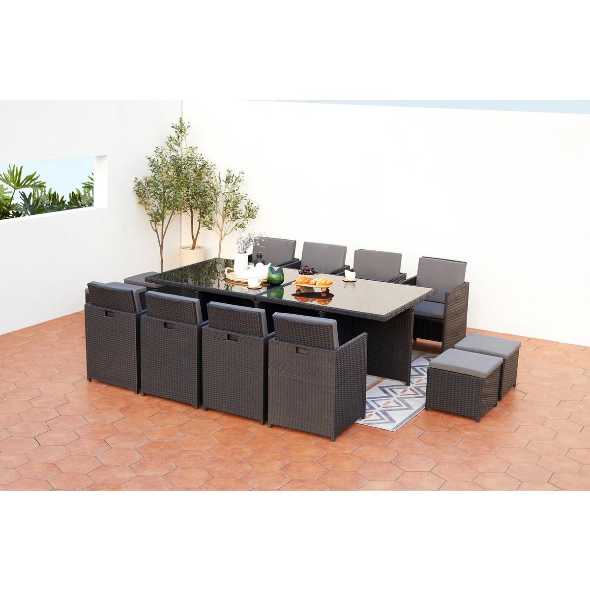 CONCEPT USINE Table et chaises 12 places encastrables en résine noir-gris MONACO