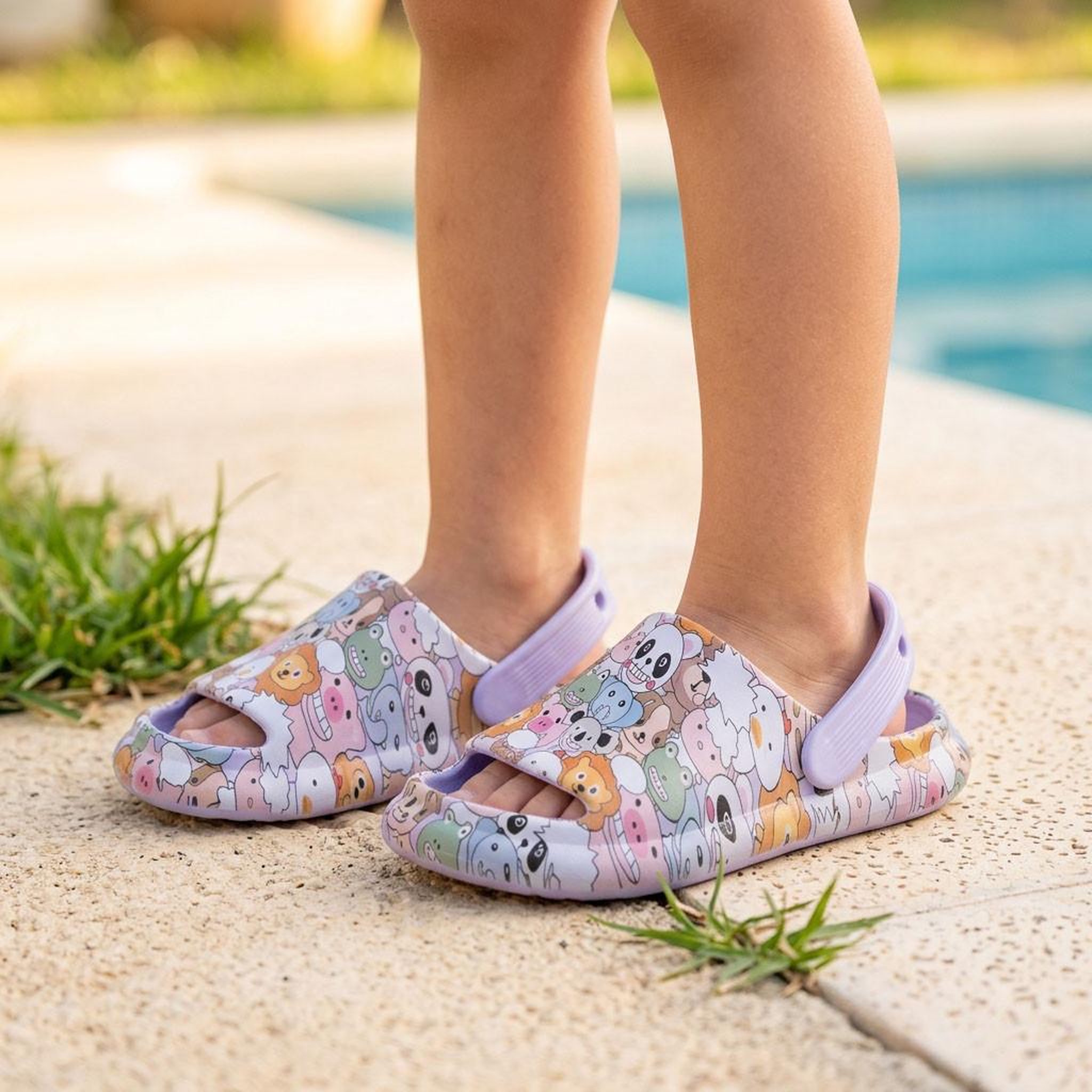 Voir la diapositive 5 : OZABI OZABI Pack 2 Paires Sabots Enfant - Imprimé Animaux Kawaii - Lanière Pivotante