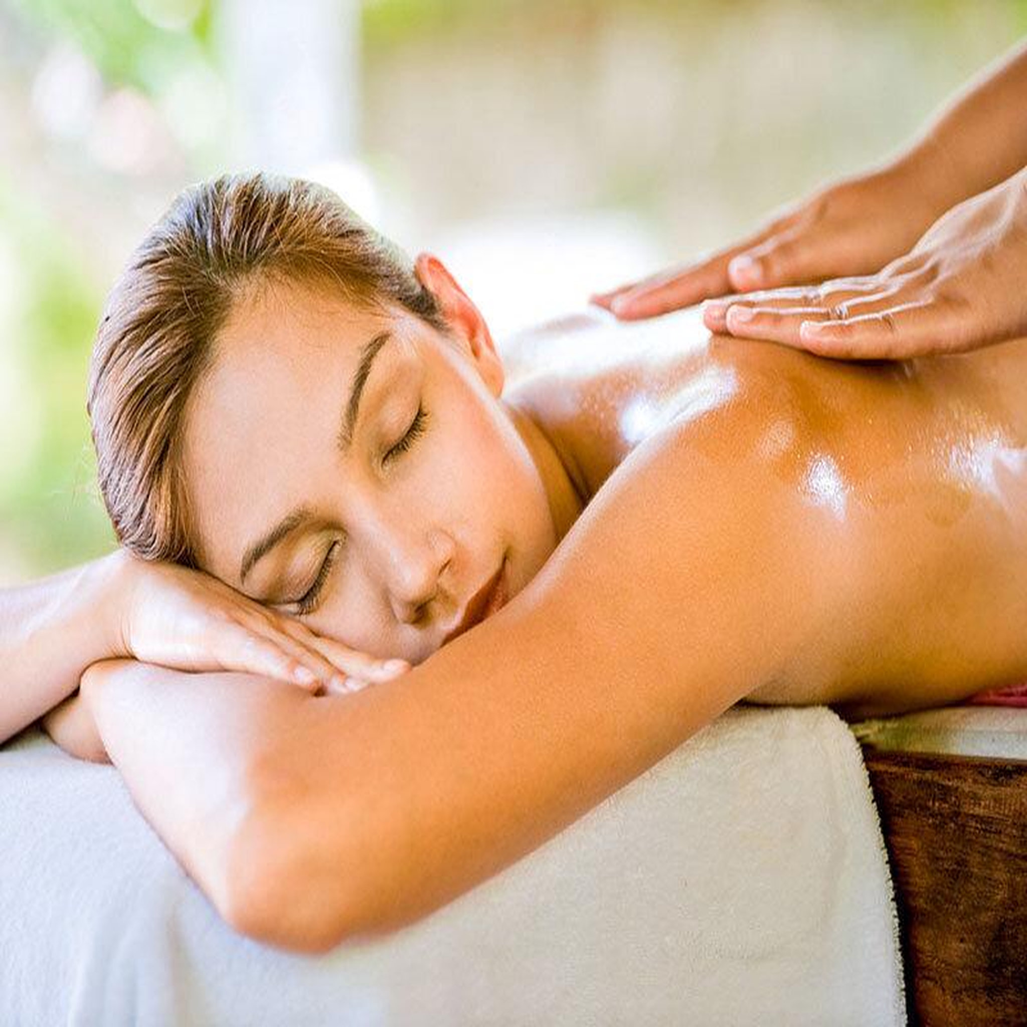Voir la diapositive 3 : Smartbox Massage de 30 min avec 1h d'accès au spa près de Nantes pour 2 personnes - Coffret Cadeau Bien-être
