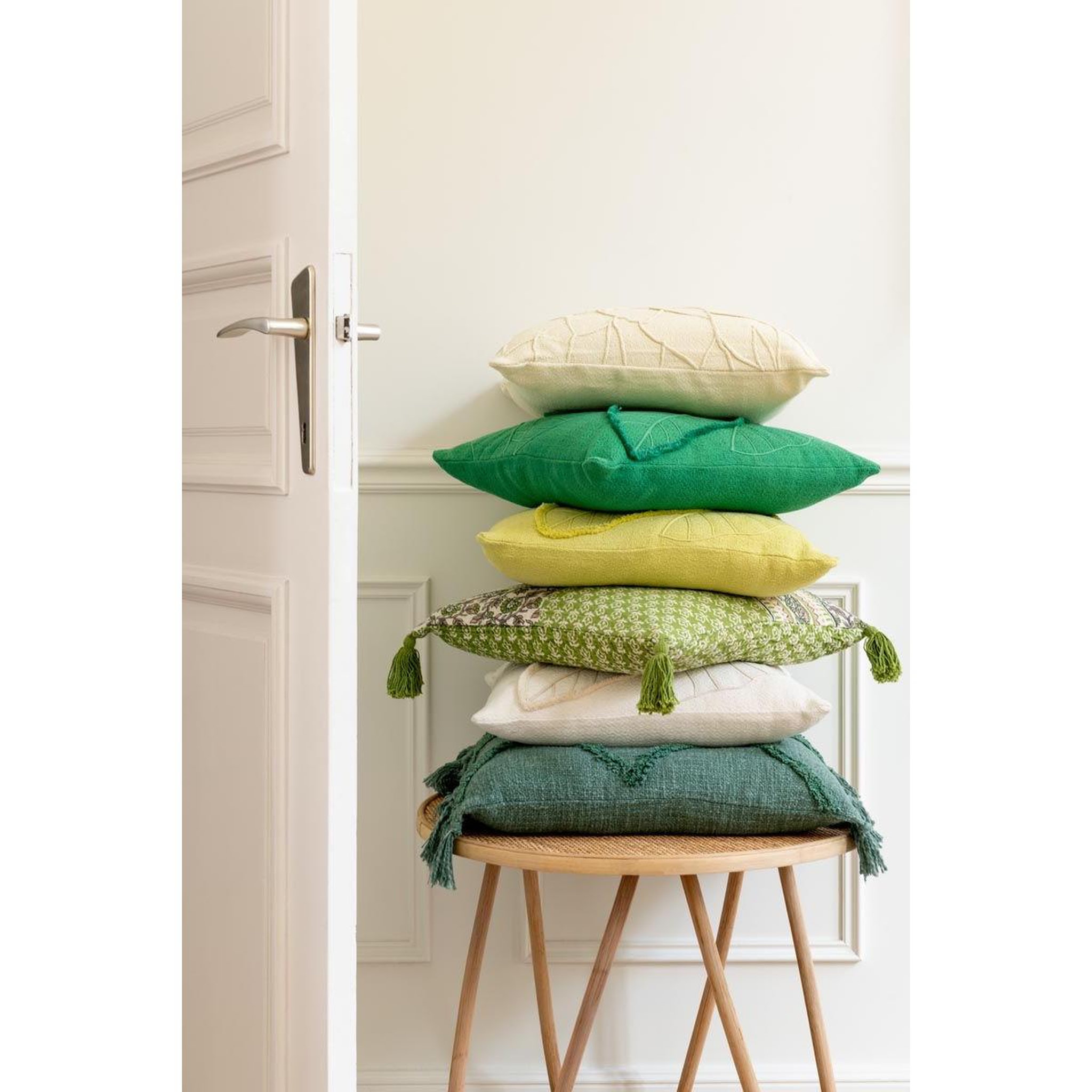 Voir la diapositive 5 : J-LINE Coussin design feuilles  avocado  45x45cm vert citron
