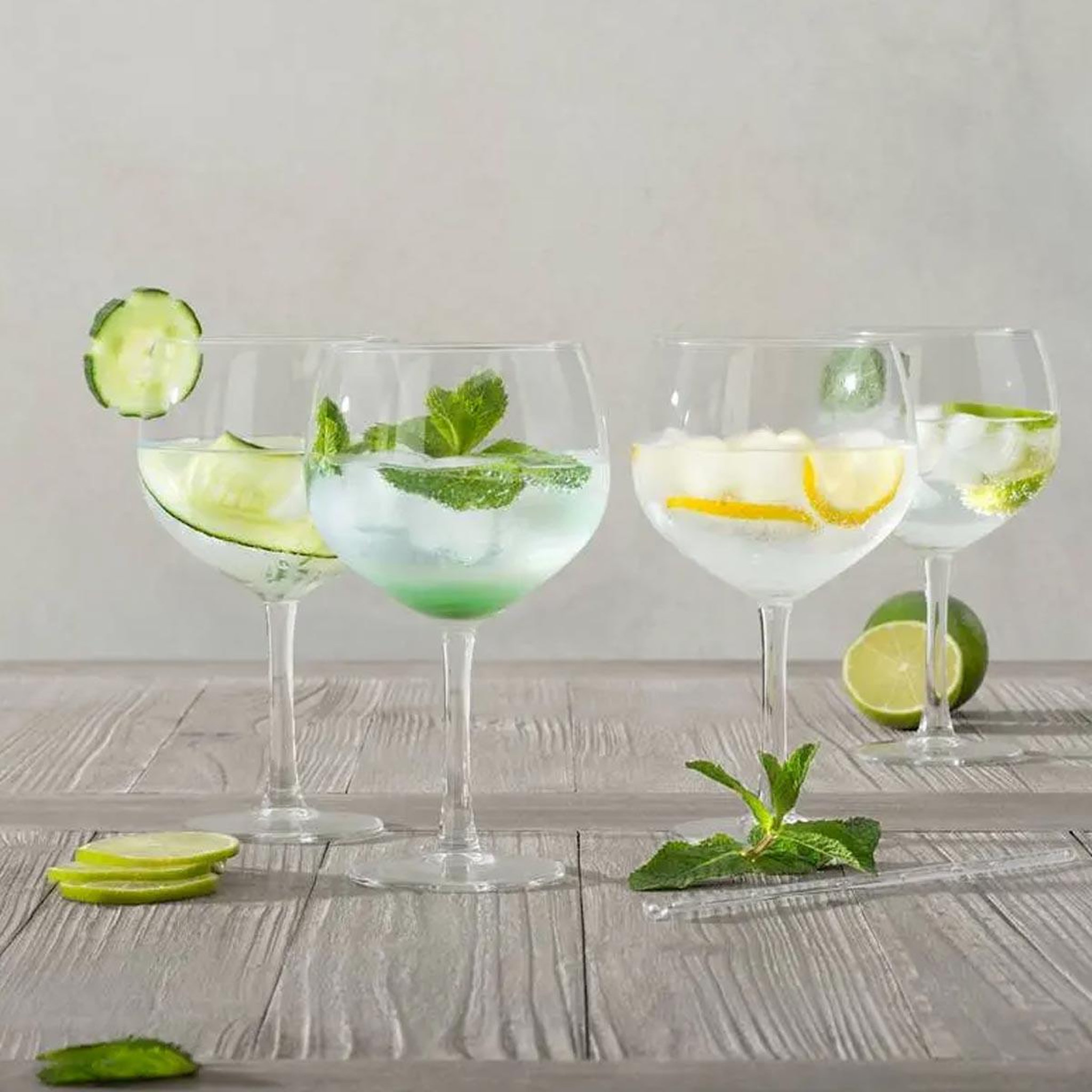 Voir la diapositive 2 : SECRET DE GOURMET Lot de 4 verres à pied  gin  70cl transparent