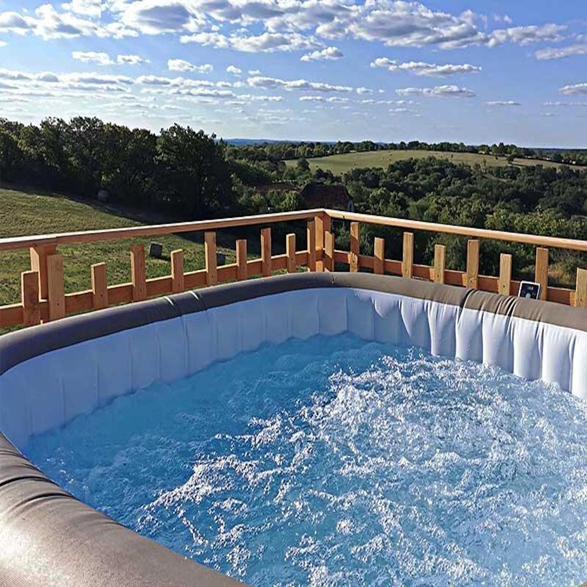 Smartbox 2 jours insolites en bulle de luxe avec bain bouillonnant privatif près de Montauban - Coffret Cadeau Séjour