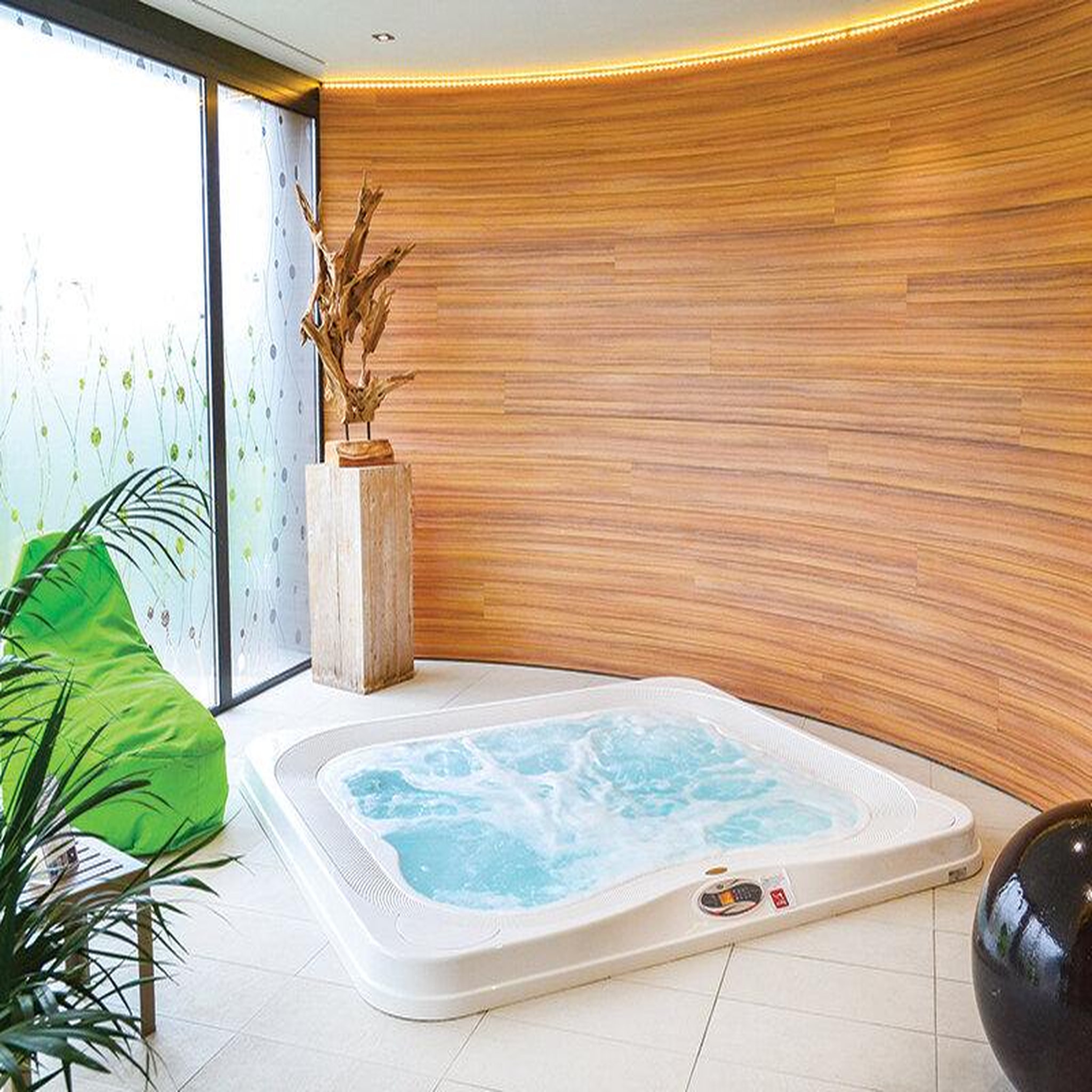 Voir la diapositive 3 : Smartbox Séjour de 2 jours en hôtel 4* avec accès bien-être de 30 min à saint-brieuc - coffret cadeau séjour