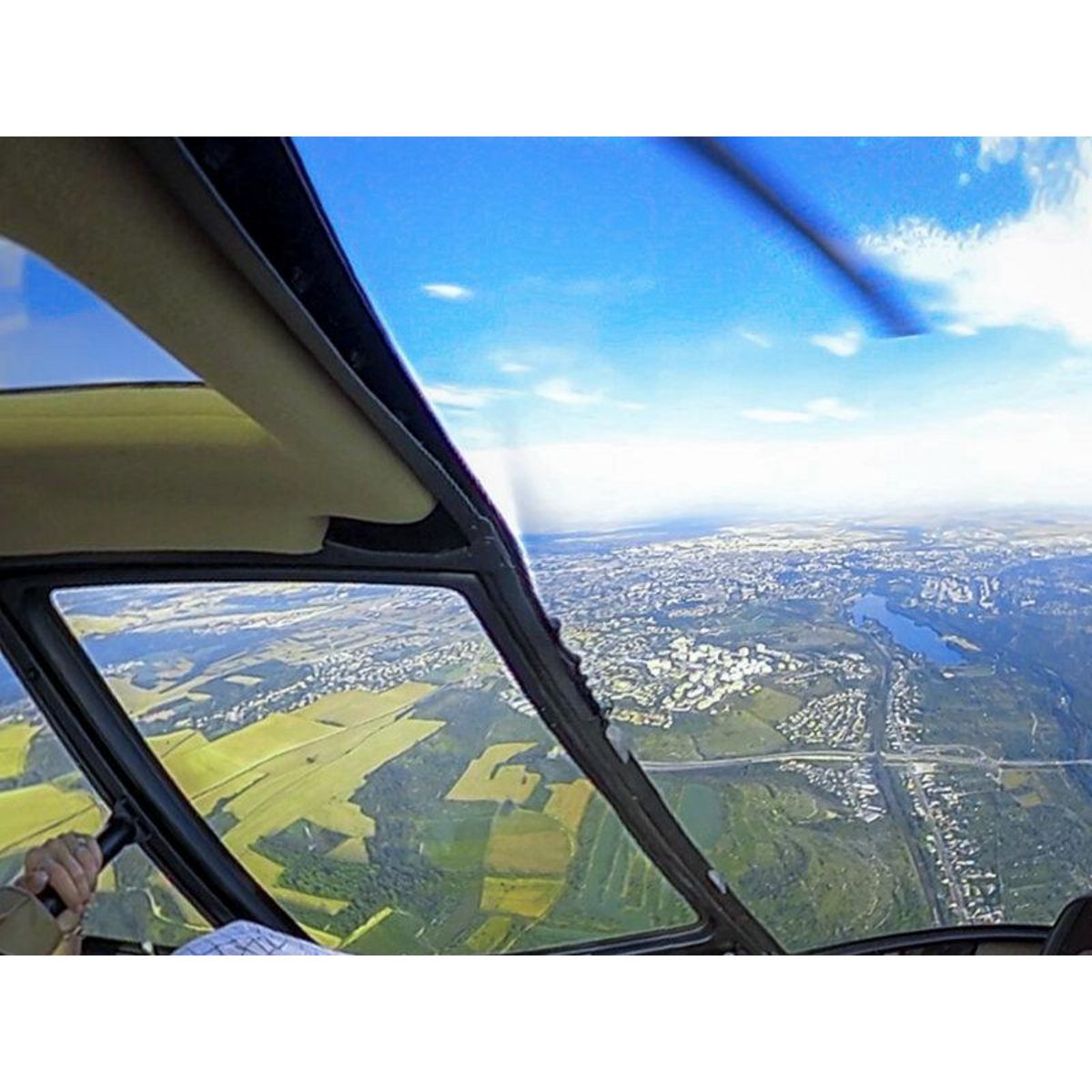 Smartbox Vol en hélicoptère de 30 min pour 2 au-dessus de Dijon et ses environs - Coffret Cadeau Sport & Aventure