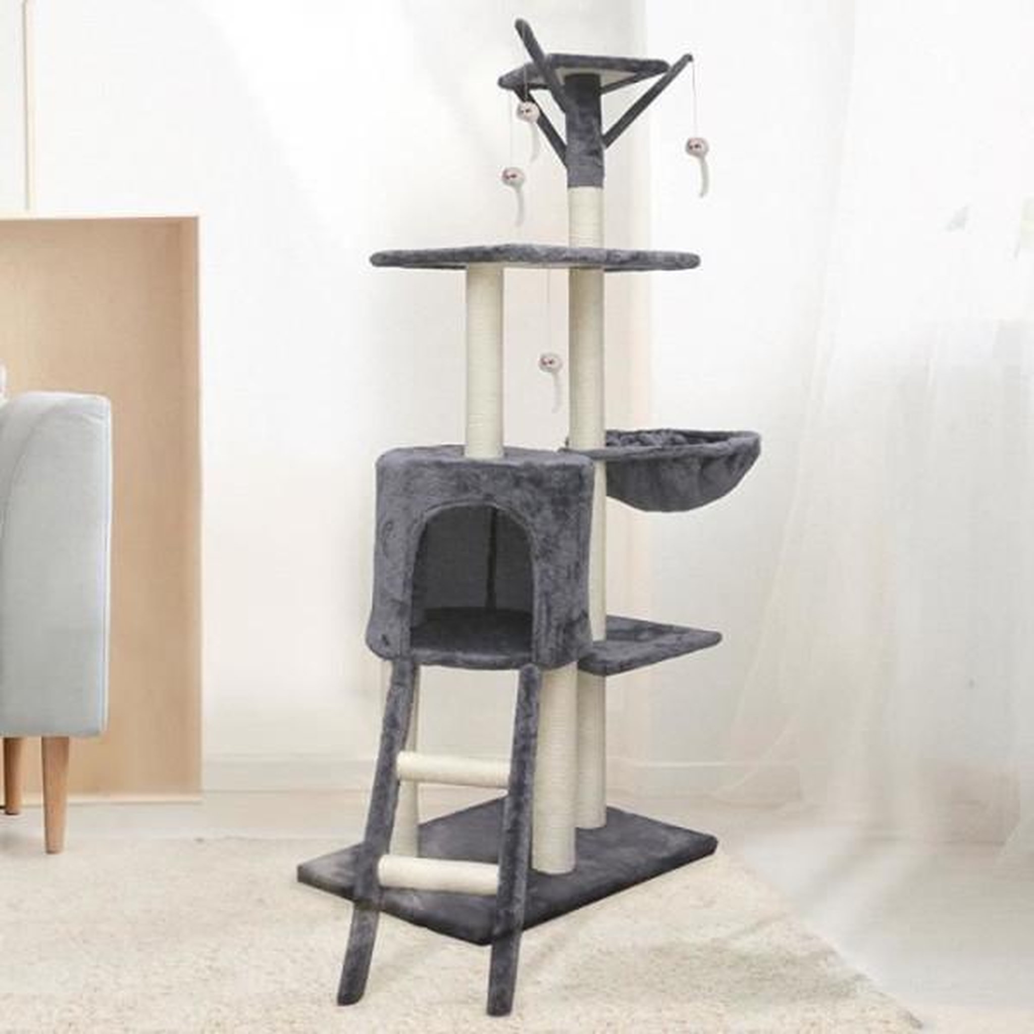 Voir la diapositive 2 : MARKET24 JIPSY Arbre a chat gris 79 x 34 x 138 cm - 3 plateformes, 1 perchoir, 1 niche, 1 escalier, poteaux a griffer