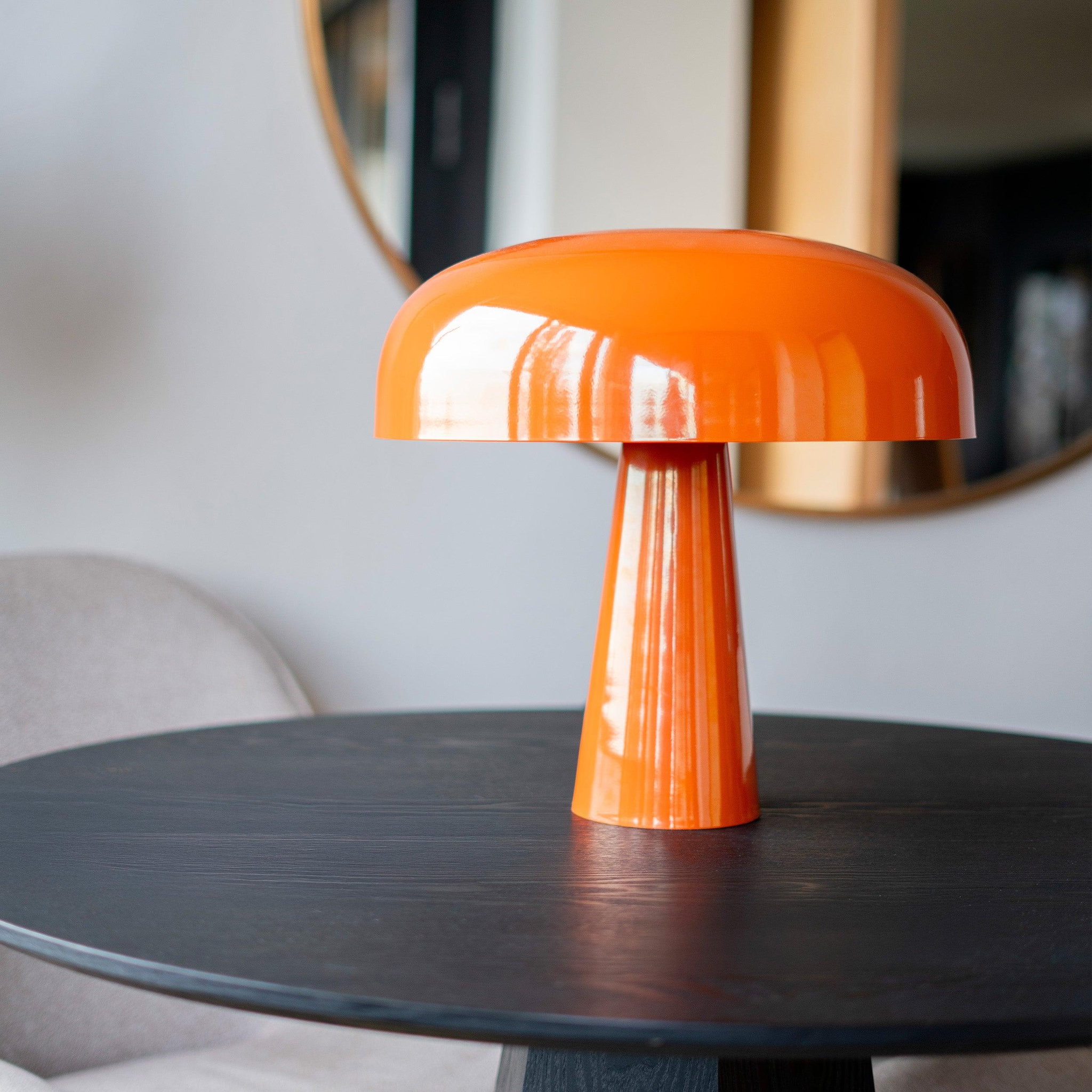 Voir la diapositive 2 : MAISON PAVANE Lampe à poser en métal orange finition brillante-Livia