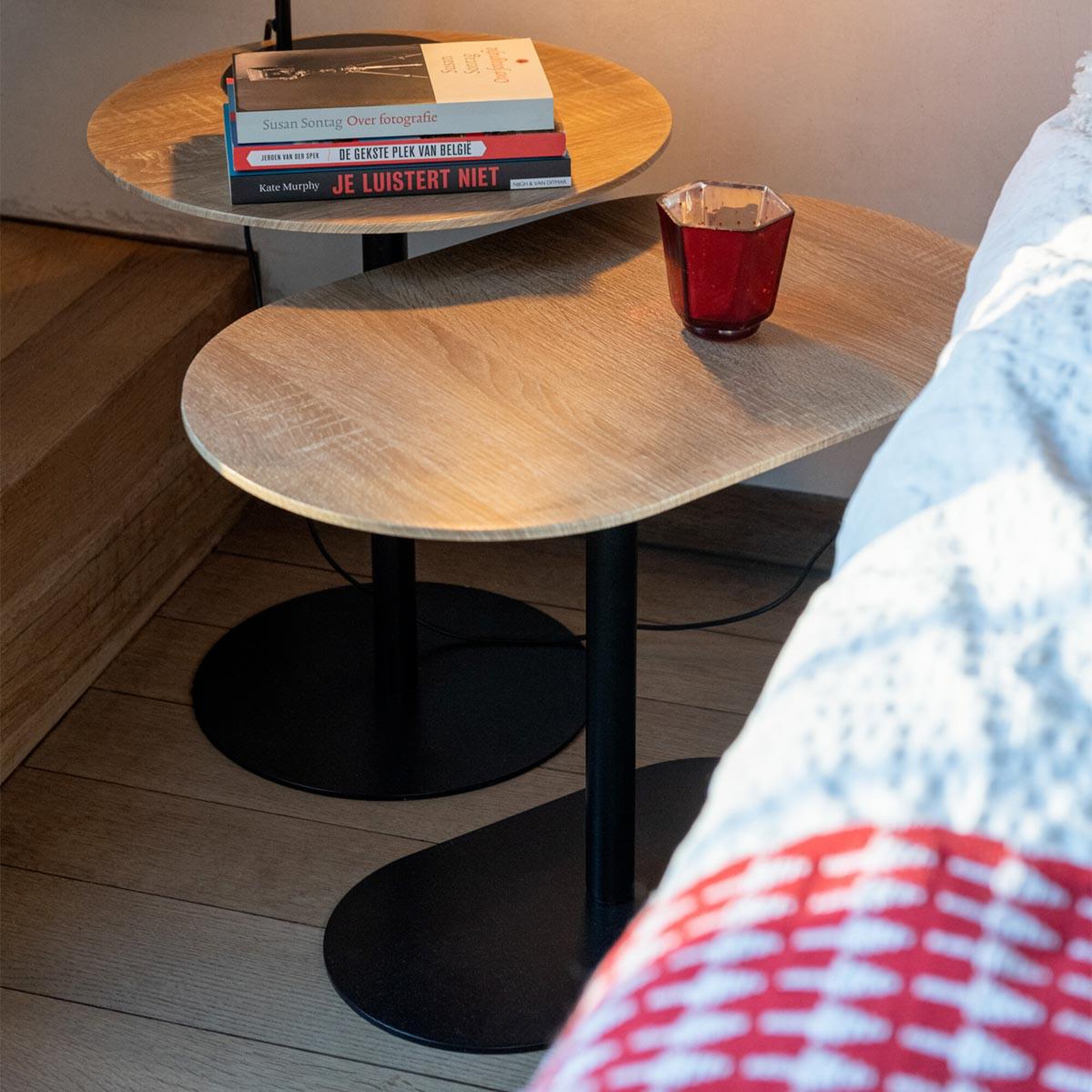Voir la diapositive 5 : J-LINE Lot de 2 tables d'appoint  fay  55cm noir & naturel