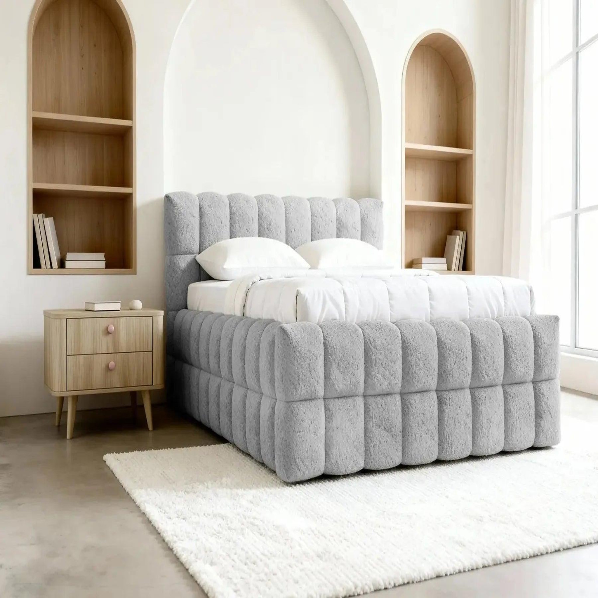 Voir la diapositive 4 : CASANOVA PARIS Voltaire - lit coffre tissu bouclette gris clair