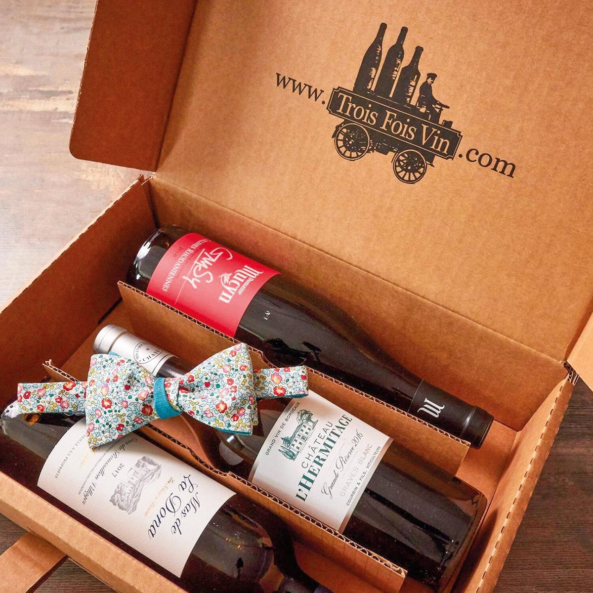 Dakotabox Abonnement de 3 mois : 3 grands vins par mois et livret de dégustation - Coffret Cadeau Gastronomie