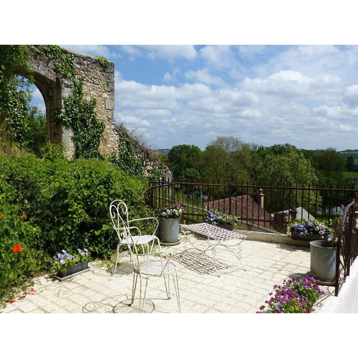 Smartbox Séjour insolite de 3 jours en cave troglodyte au nord de Blois - Coffret Cadeau Séjour