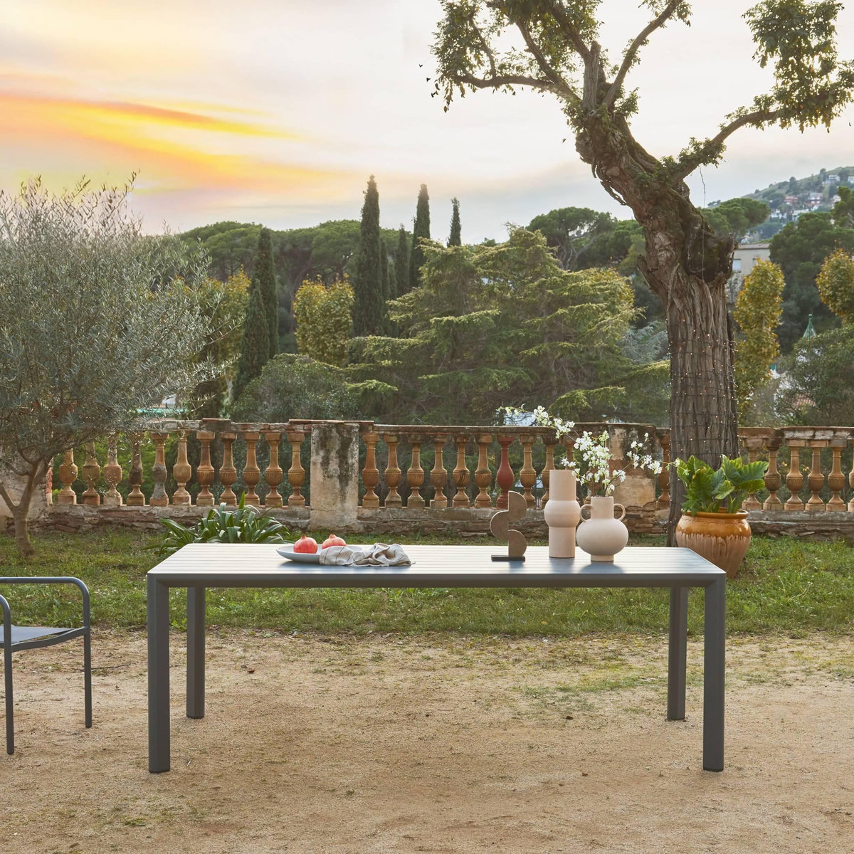 SWEEEK Table de jardin SACRAMENTO aluminium, 8 places, 220 x 100 x 75 cm