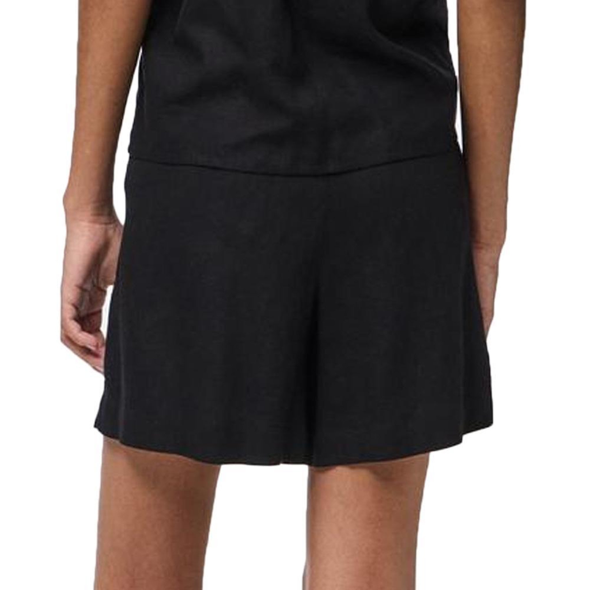 Voir la diapositive 2 : Pieces Short Noir Femme Pieces Pia