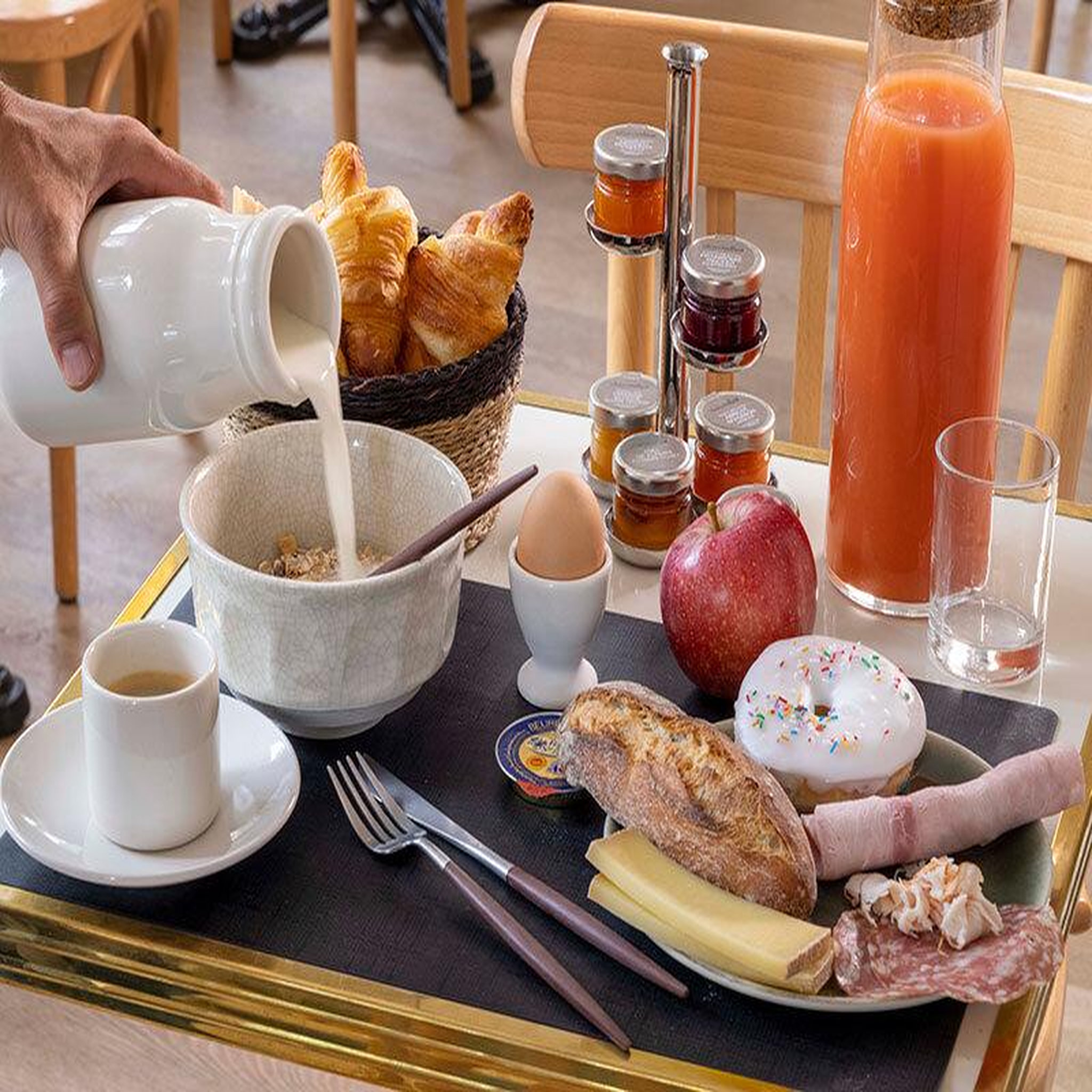 Voir la diapositive 3 : Smartbox 2 jours à Paris en hôtel 4* en chambre supérieure avec cocktail et accès au spa - Coffret Cadeau Séjour