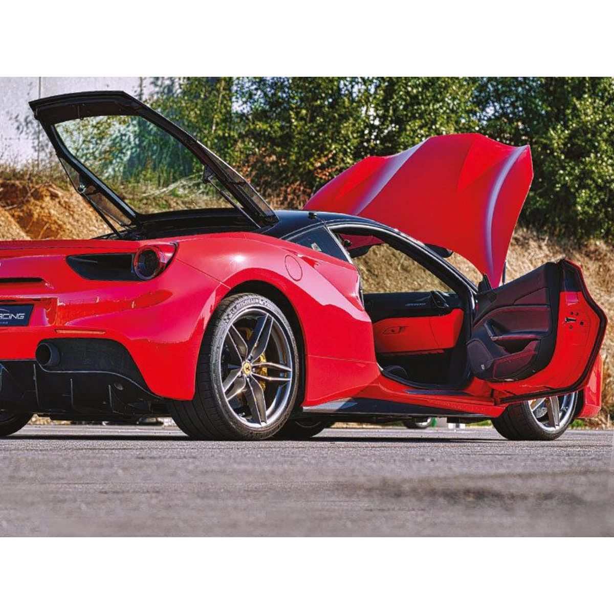 Smartbox Défi pilotage : jusqu'à 5 tours à sensations sur le circuit de Magny-Cours - Coffret Cadeau Sport & Aventure