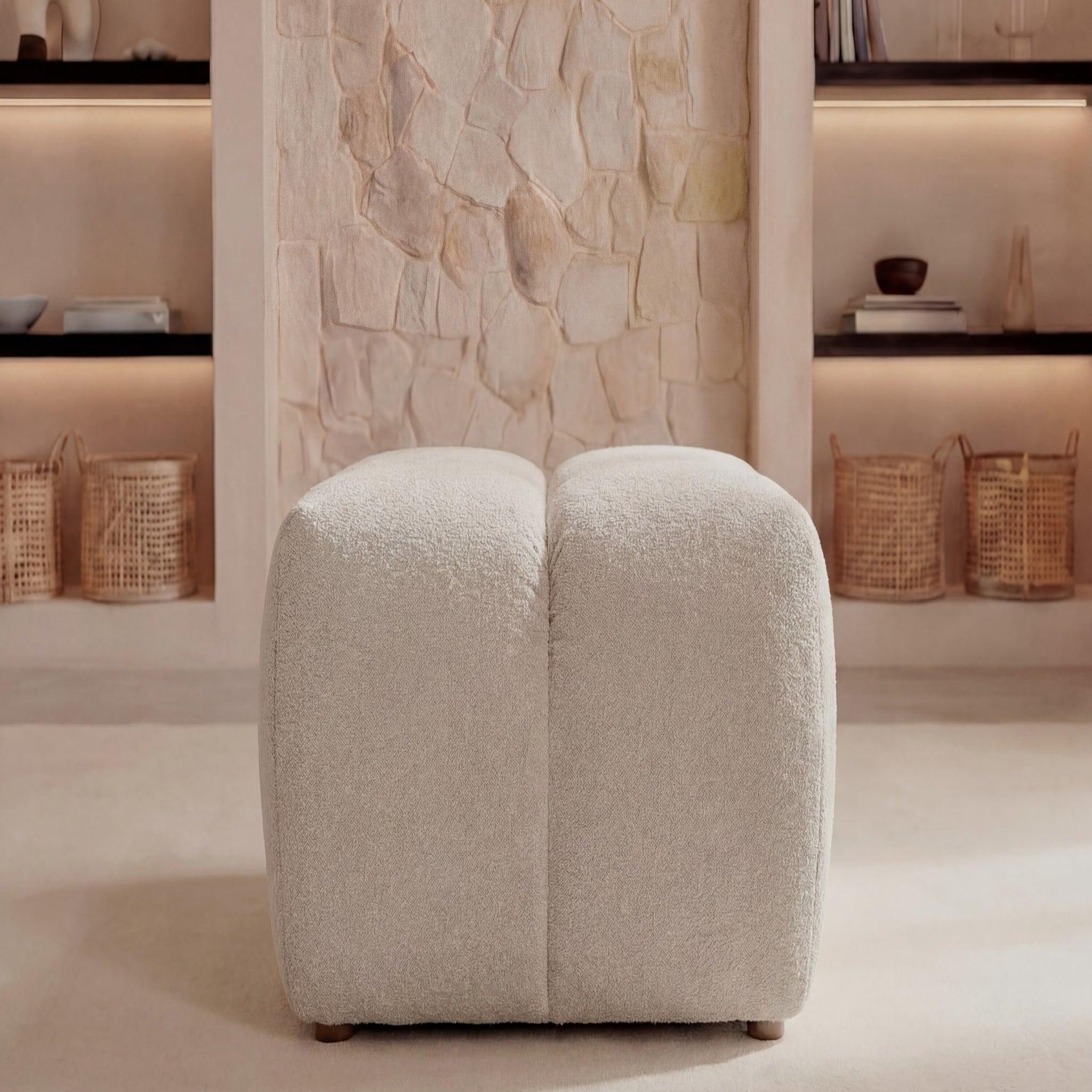 Voir la diapositive 4 : CASANOVA PARIS Maria - pouf en tissu lisse