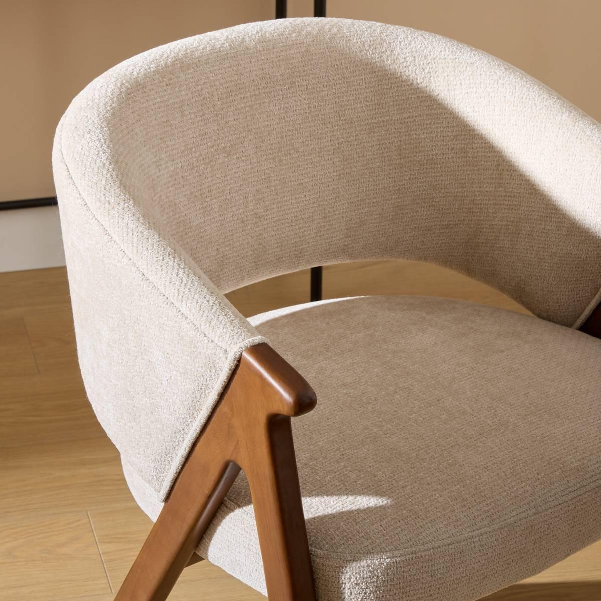 Voir la diapositive 6 : ATMOSPHERA Chaise fauteuil design  amza  79cm ivoire & noyer