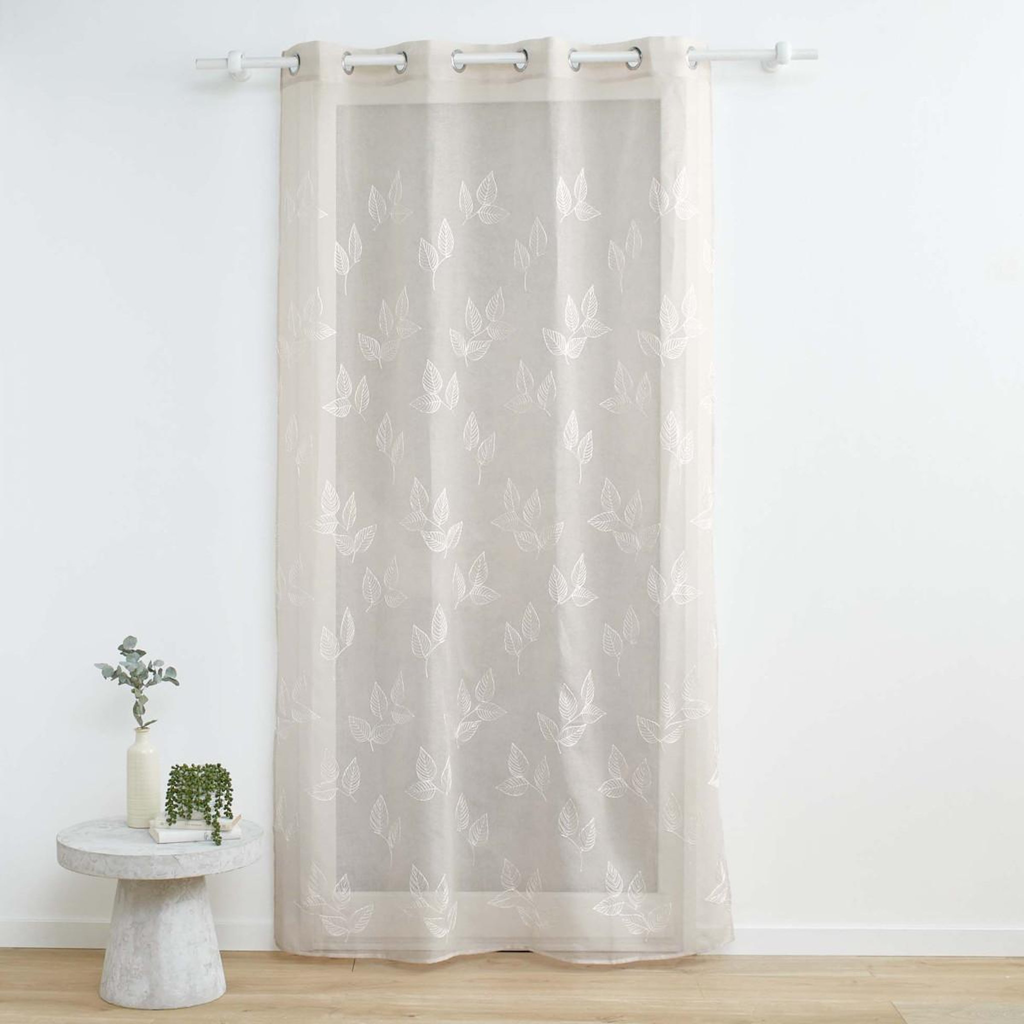 Voir la diapositive 4 : Douceur d'Intérieur Rideau voilage à œillets brodés  berry  140x240cm taupe