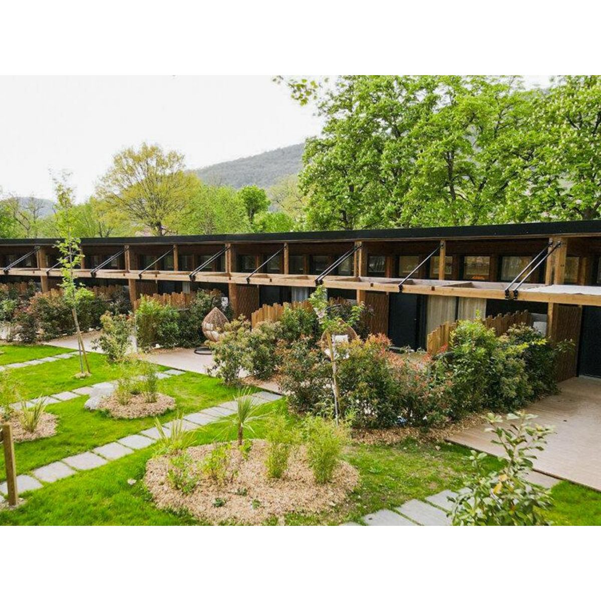 Smartbox 3 jours en écolodge en famille près de Millau avec accès au sauna et piscine - Coffret Cadeau Séjour