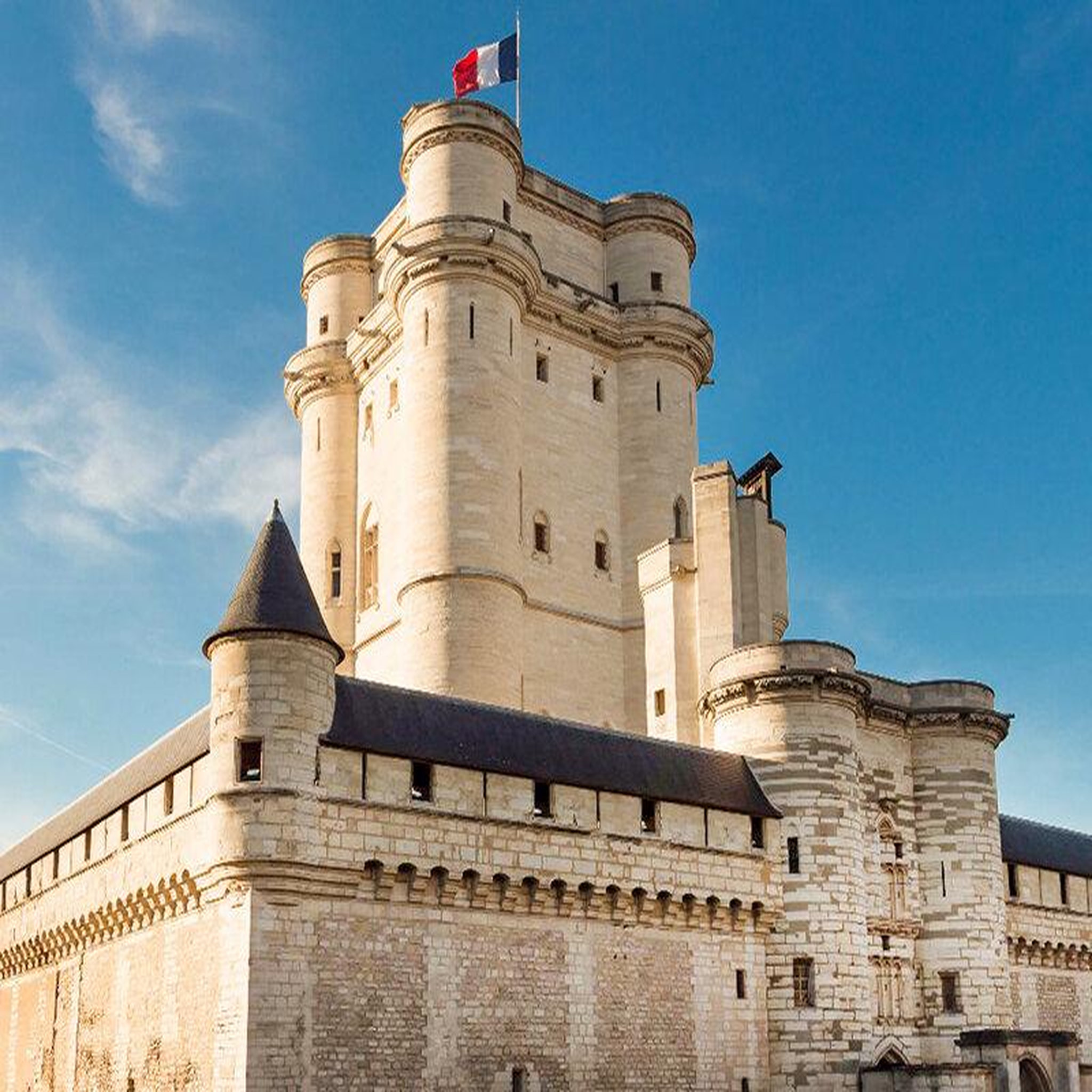 Voir la diapositive 4 : Smartbox Journée au cœur de l'histoire : 1 entrée prioritaire adulte au château de Vincennes - Coffret Cadeau Sport & Aventure