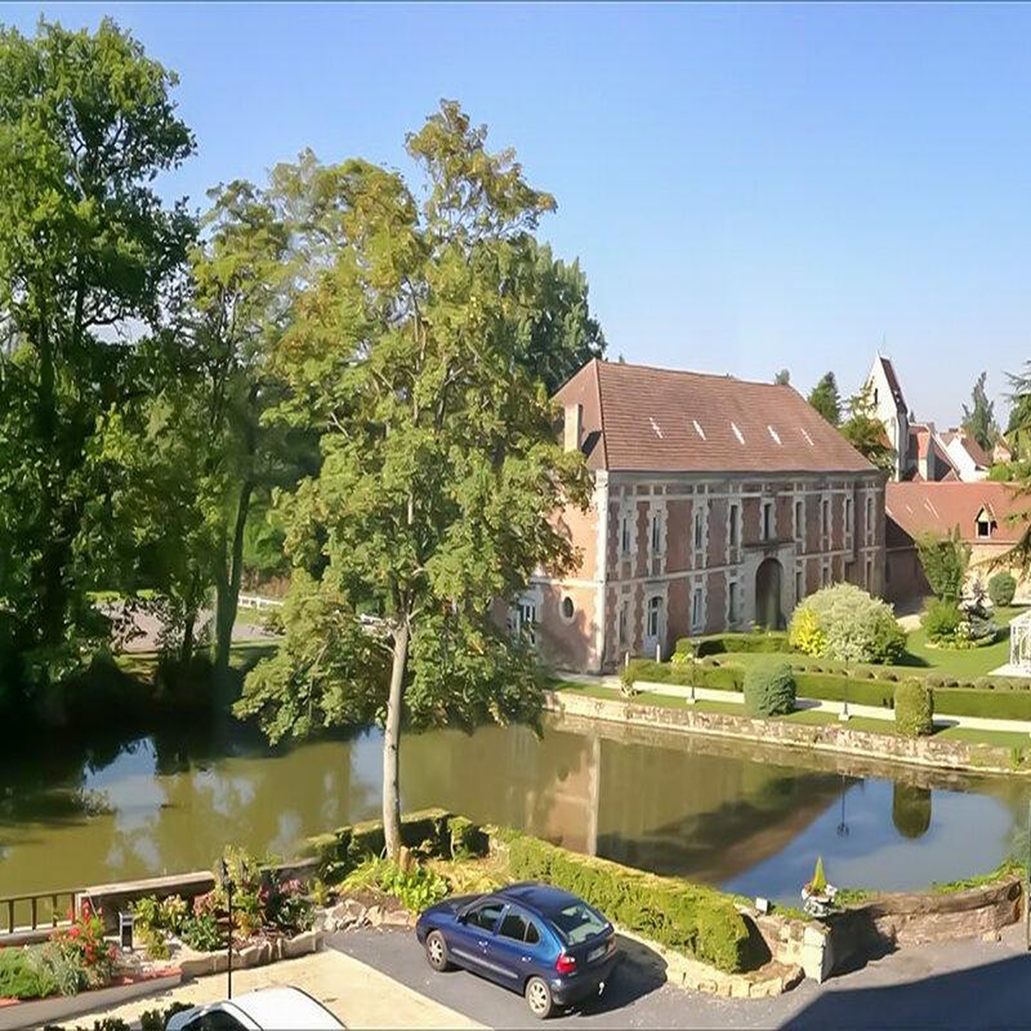Voir la diapositive 4 : Smartbox 2 jours au château avec accès illimité à la piscine près d'amiens - coffret cadeau séjour