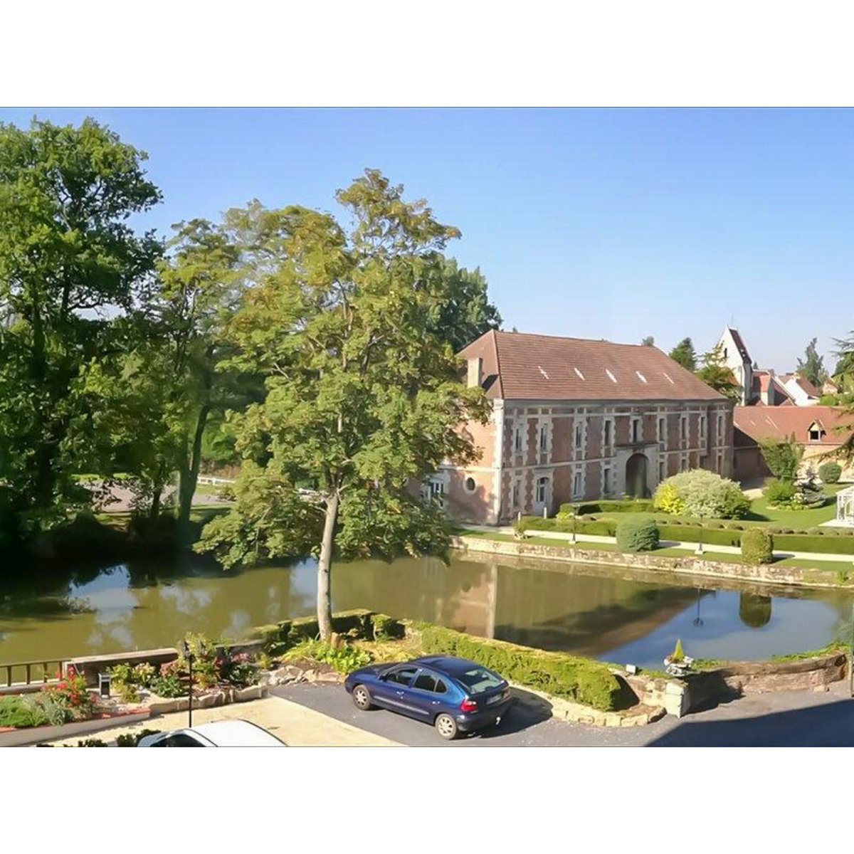 Smartbox 2 jours au château avec accès illimité à la piscine près d'Amiens - Coffret Cadeau Séjour