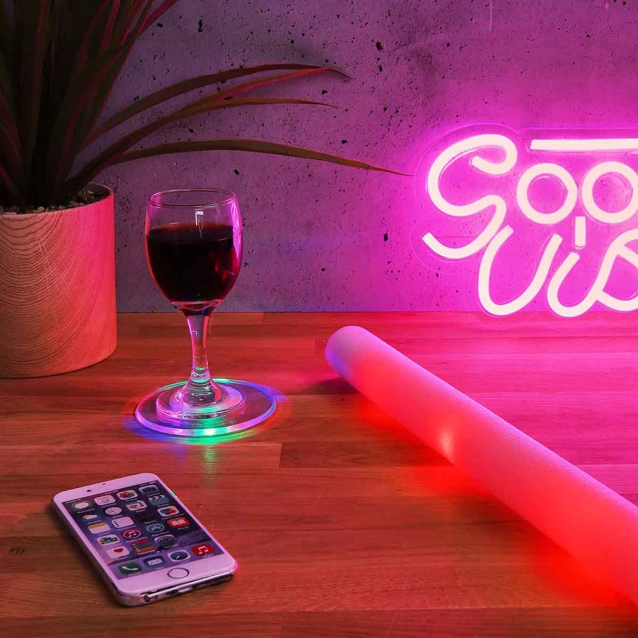 Voir la diapositive 4 : PARTY TIME Bâton lumineux led  mousse  20cm blanc