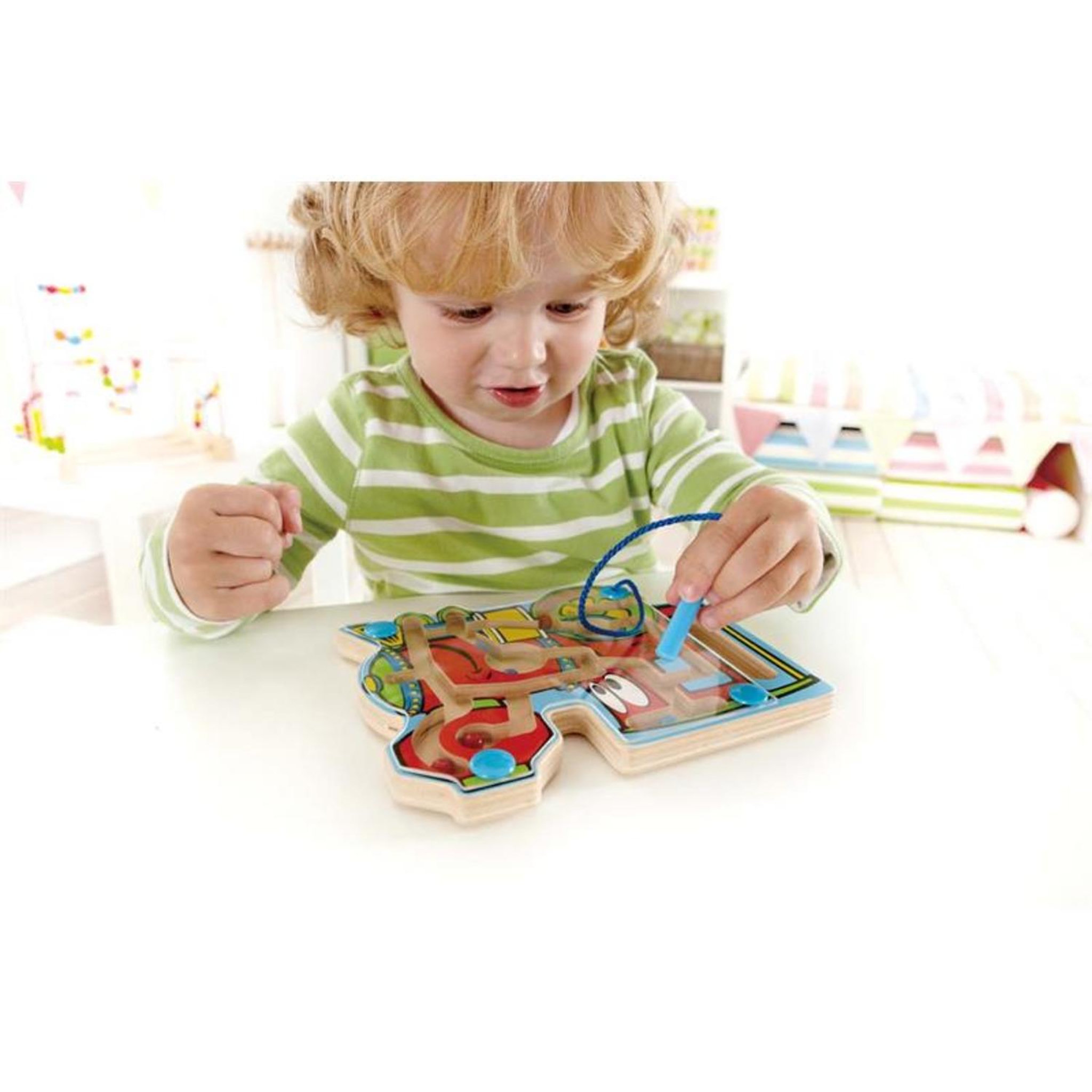 Voir la diapositive 2 : Hape Labyrinthe magnetique locomotive