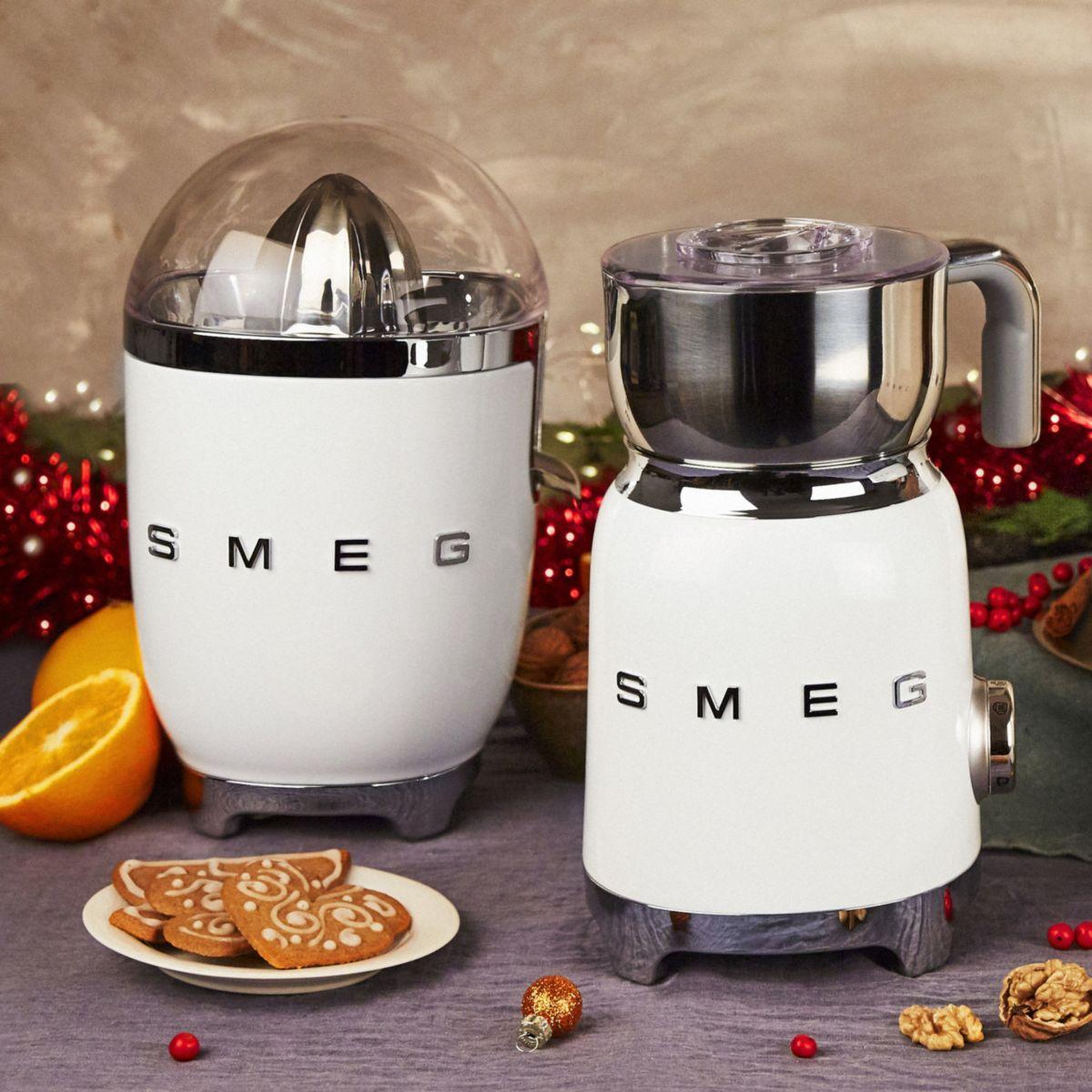 Voir la diapositive 2 : SMEG Presse-agrumes cjf11wheu blanc