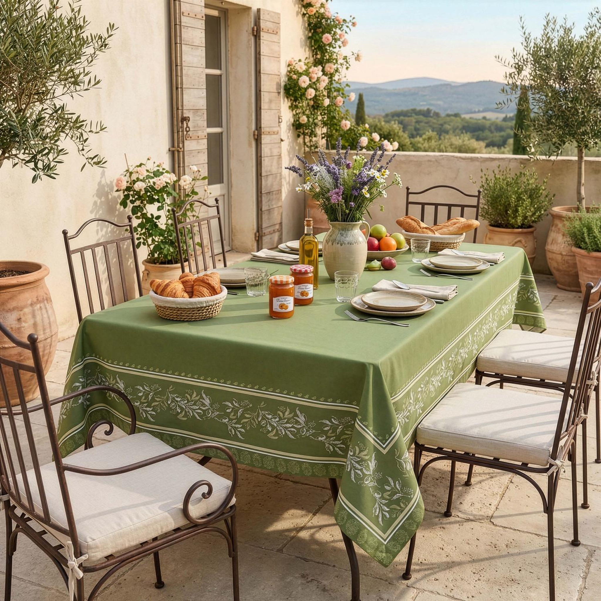 Voir la diapositive 2 : SOLEIL D'OCRE Nappe imprimée anti-tâches LUBERON, par Soleil d'Ocre