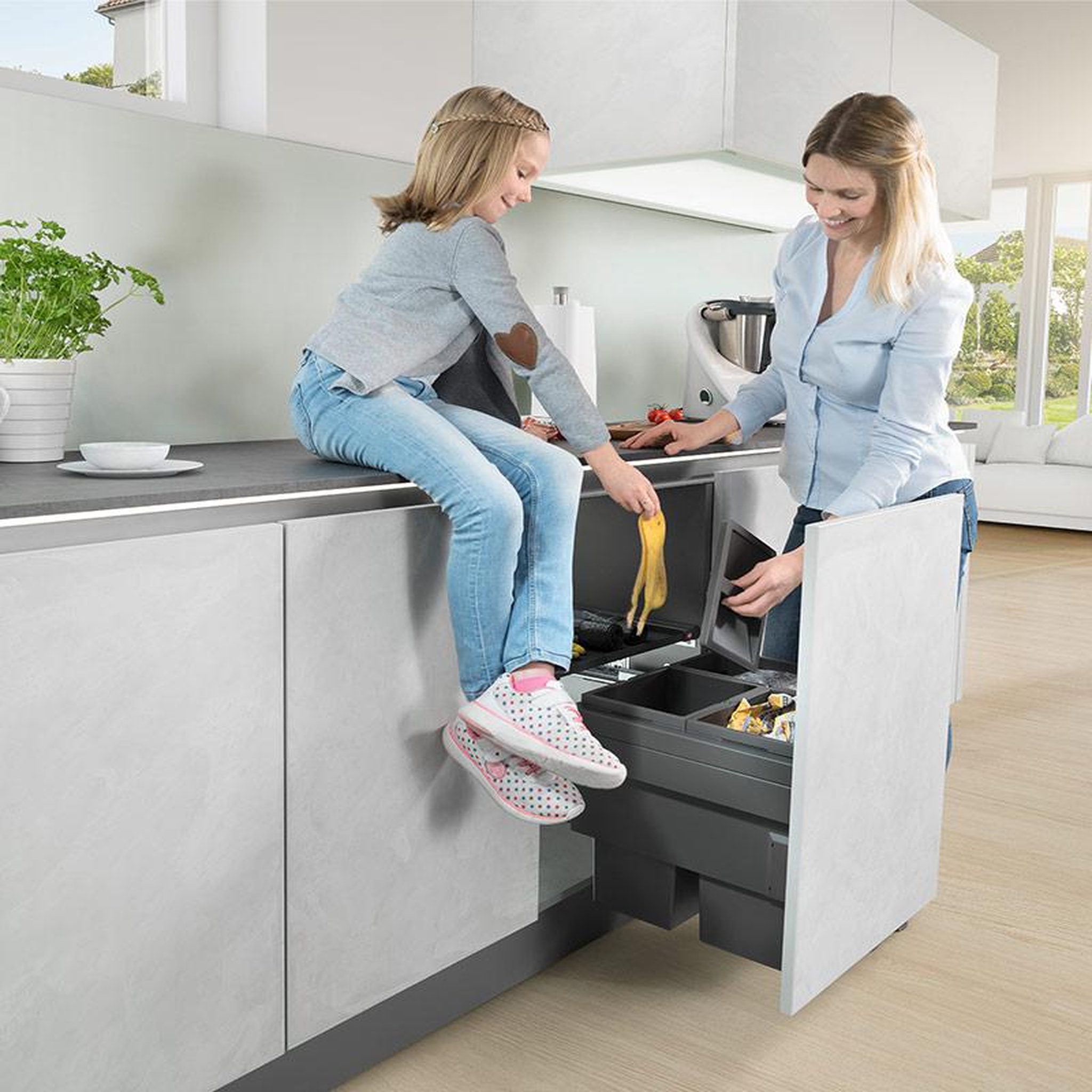 Voir la diapositive 3 : HAILO Poubelle de cuisine coulissante encastrable 55l hailo cargo synchro