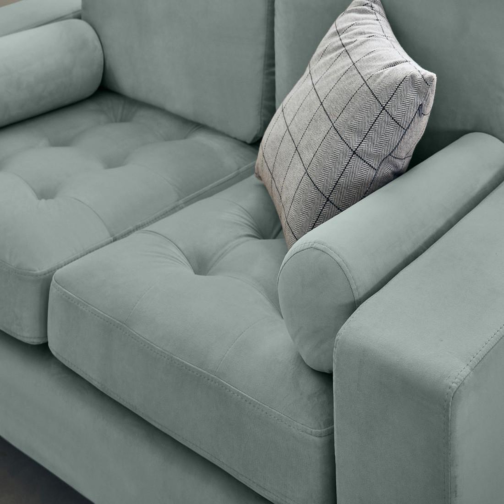 Voir la diapositive 3 : LISA DESIGN Isaure - canapé droit 2 places en velours