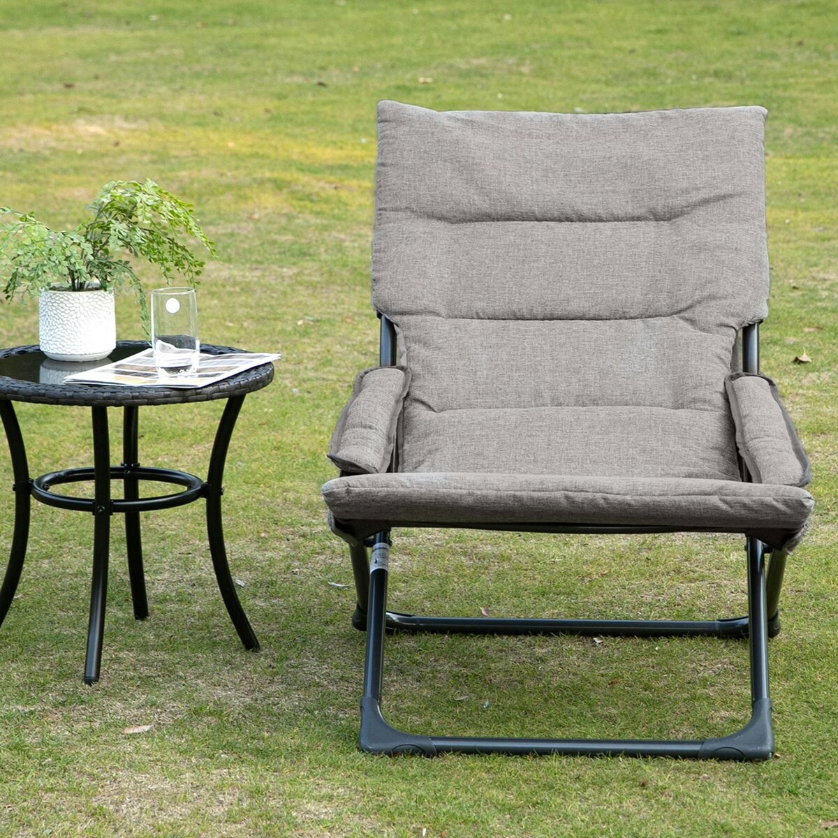 OUTSUNNY Chaise de jardin camping pliable - épais coussin amovible inclus - accoudoirs rembourrés - acier noir tissu gris