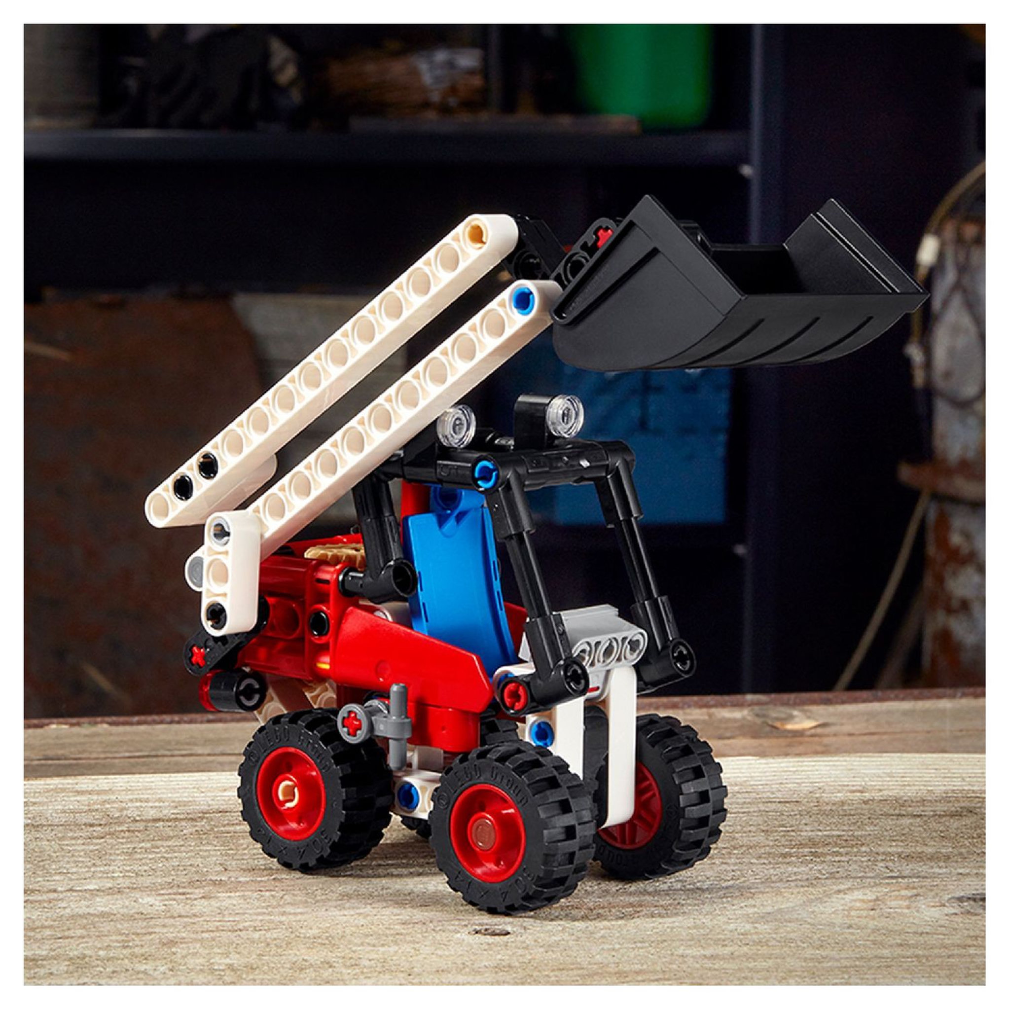 Voir la diapositive 6 : LEGO Technic 42116 - Chargeuse compacte 