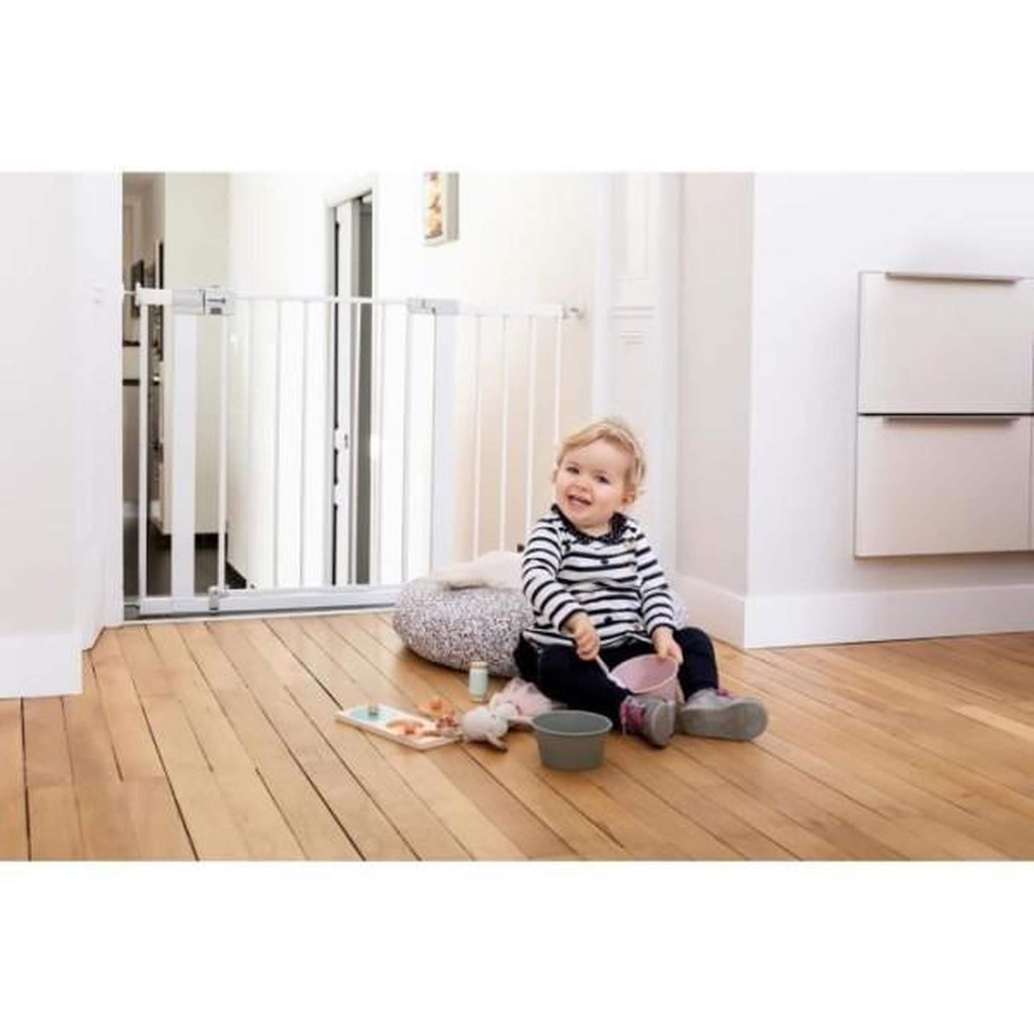 Voir la diapositive 2 : SAFETY 1ST Safety 1st barriere de sécurité enfant easy close - métal - 73 a 80 cm - blanc