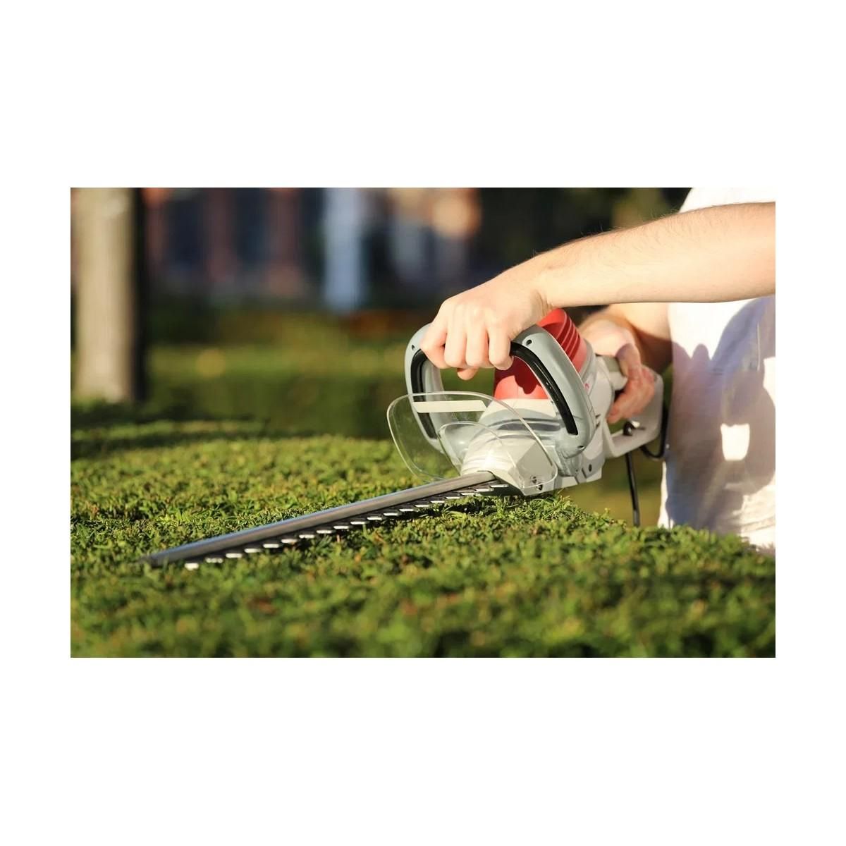 Ikra Taille-haie électrique 600W Double lame 55 cm Poignée ergonomique pivotante Frein électrique IKRA