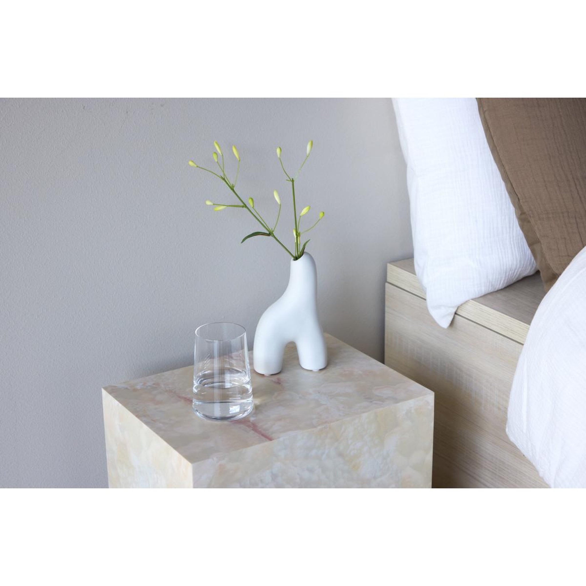 Voir la diapositive 6 : Paris Prix Table de chevet effet pierre  york  35cm beige