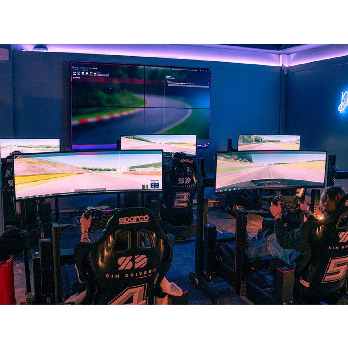 Smartbox Pilotage de course automobile de 30 min sur simulateur au cœur de Paris - Coffret Cadeau Sport & Aventure