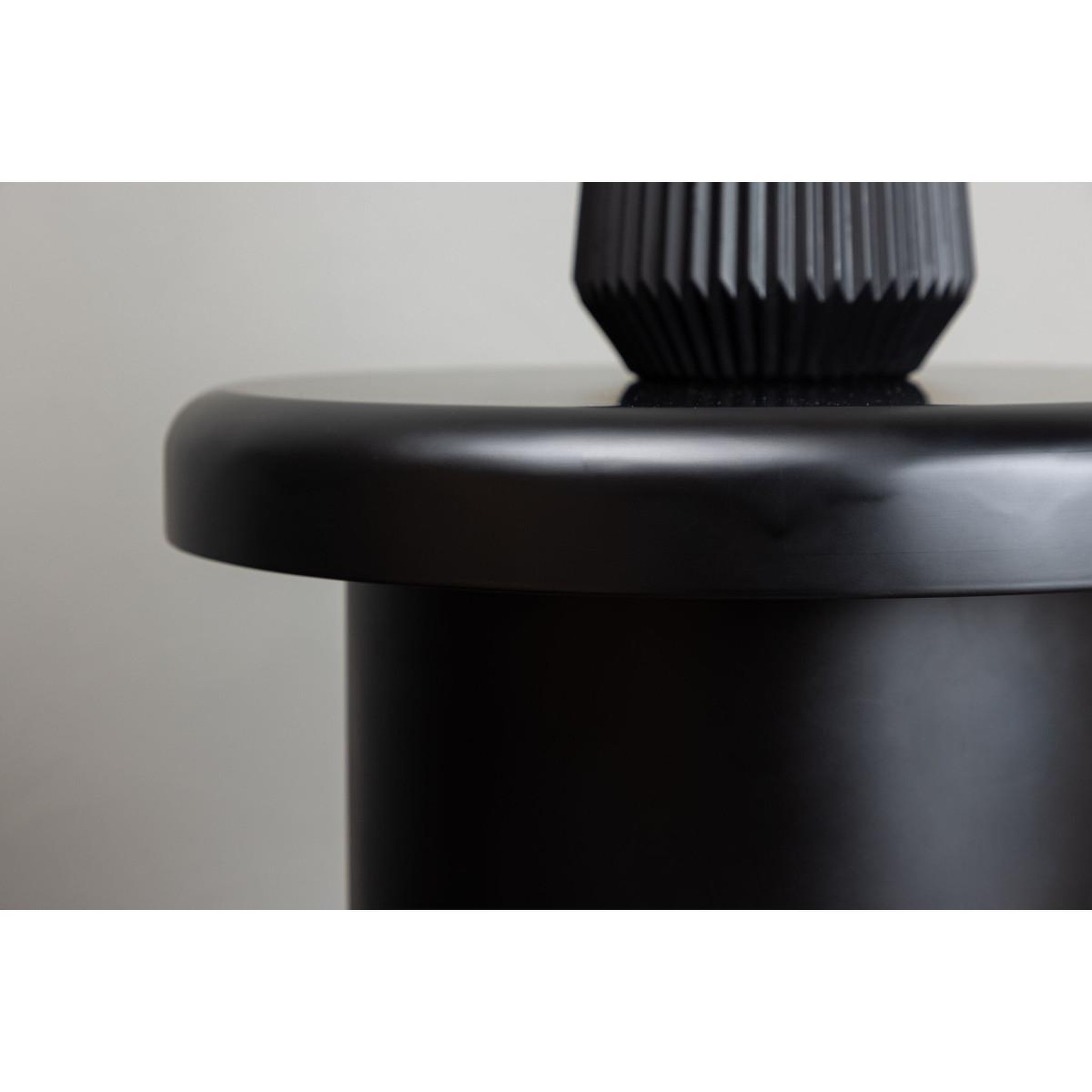 Voir la diapositive 4 : Paris Prix Table d'appoint design  namsos  45cm noir